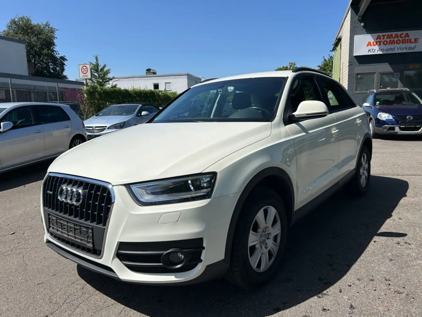 Audi Q3 2.0 TFSI quattro, XENON, AHK Weiß - 1