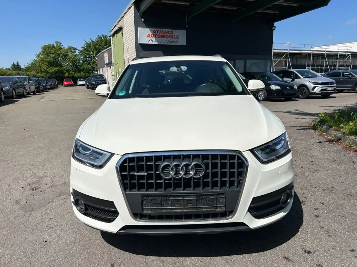 Audi Q3 2.0 TFSI quattro, XENON, AHK Weiß - 2
