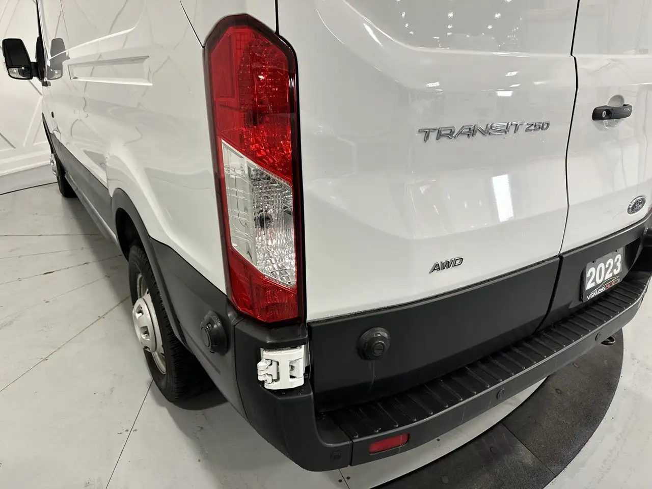 Ford Transit Cargo Van снимка Ford Transit Cargo Van