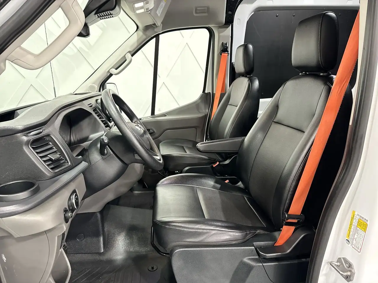 Ford Transit Cargo Van снимка Ford Transit Cargo Van