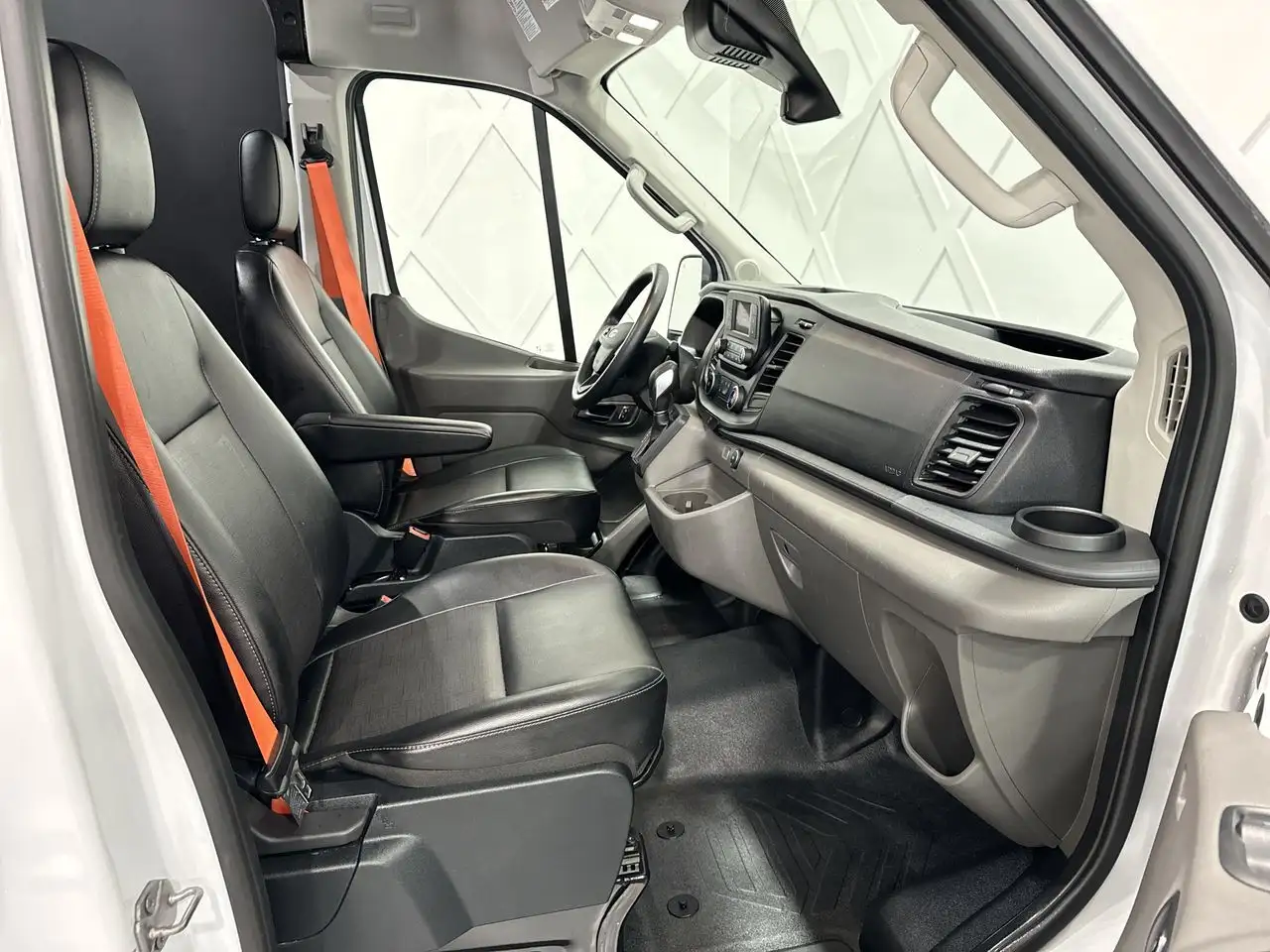 Ford Transit Cargo Van снимка Ford Transit Cargo Van