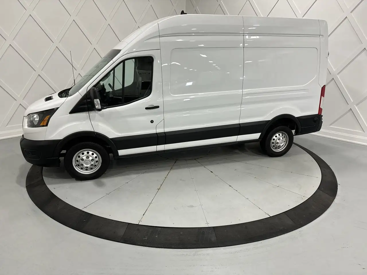 Ford Transit Cargo Van снимка Ford Transit Cargo Van