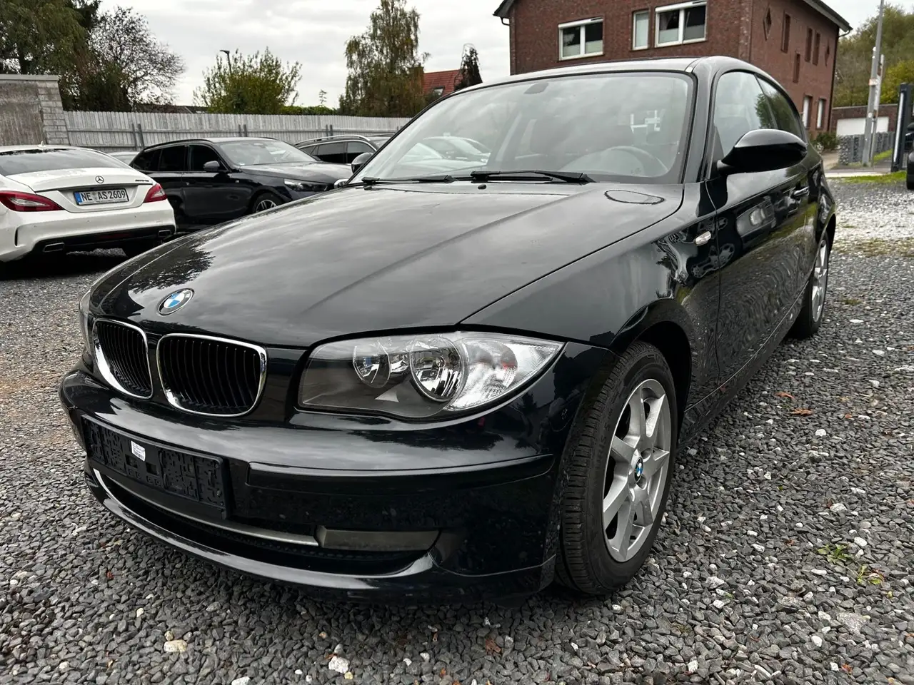 BMW 118i PACK ADVANTAGE - 143ch - 84 000KMS - VOLANT EN CUIR - CARNET D'ENTRETIEN
