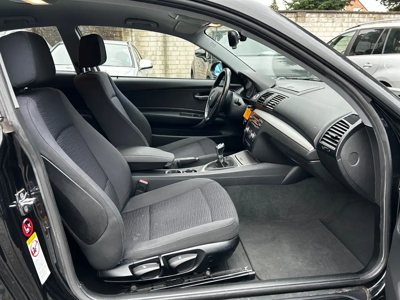 BMW 118i PACK ADVANTAGE - 143ch - 84 000KMS - VOLANT EN CUIR - CARNET D'ENTRETIEN