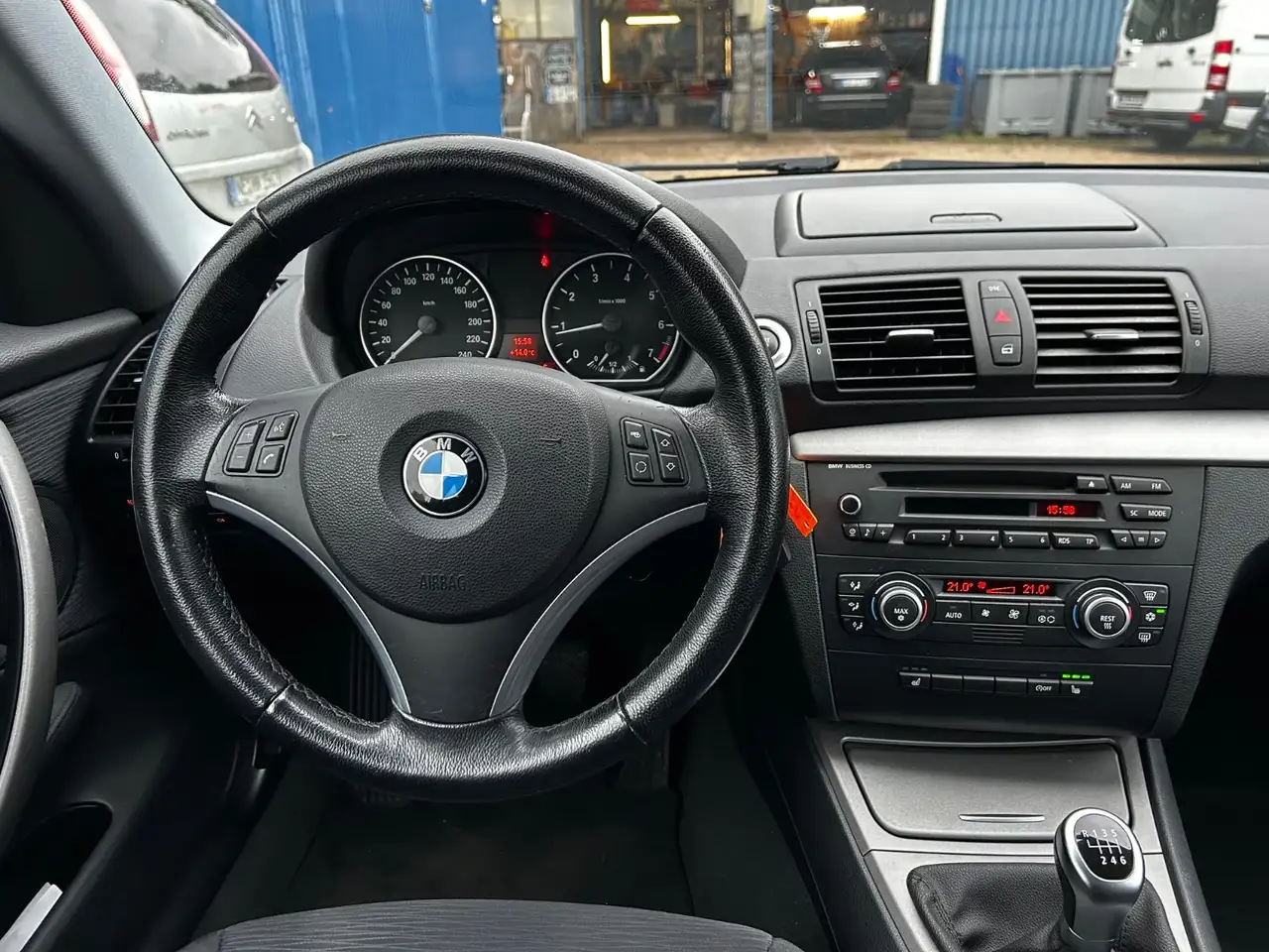 BMW 118i PACK ADVANTAGE - 143ch - 84 000KMS - VOLANT EN CUIR - CARNET D'ENTRETIEN