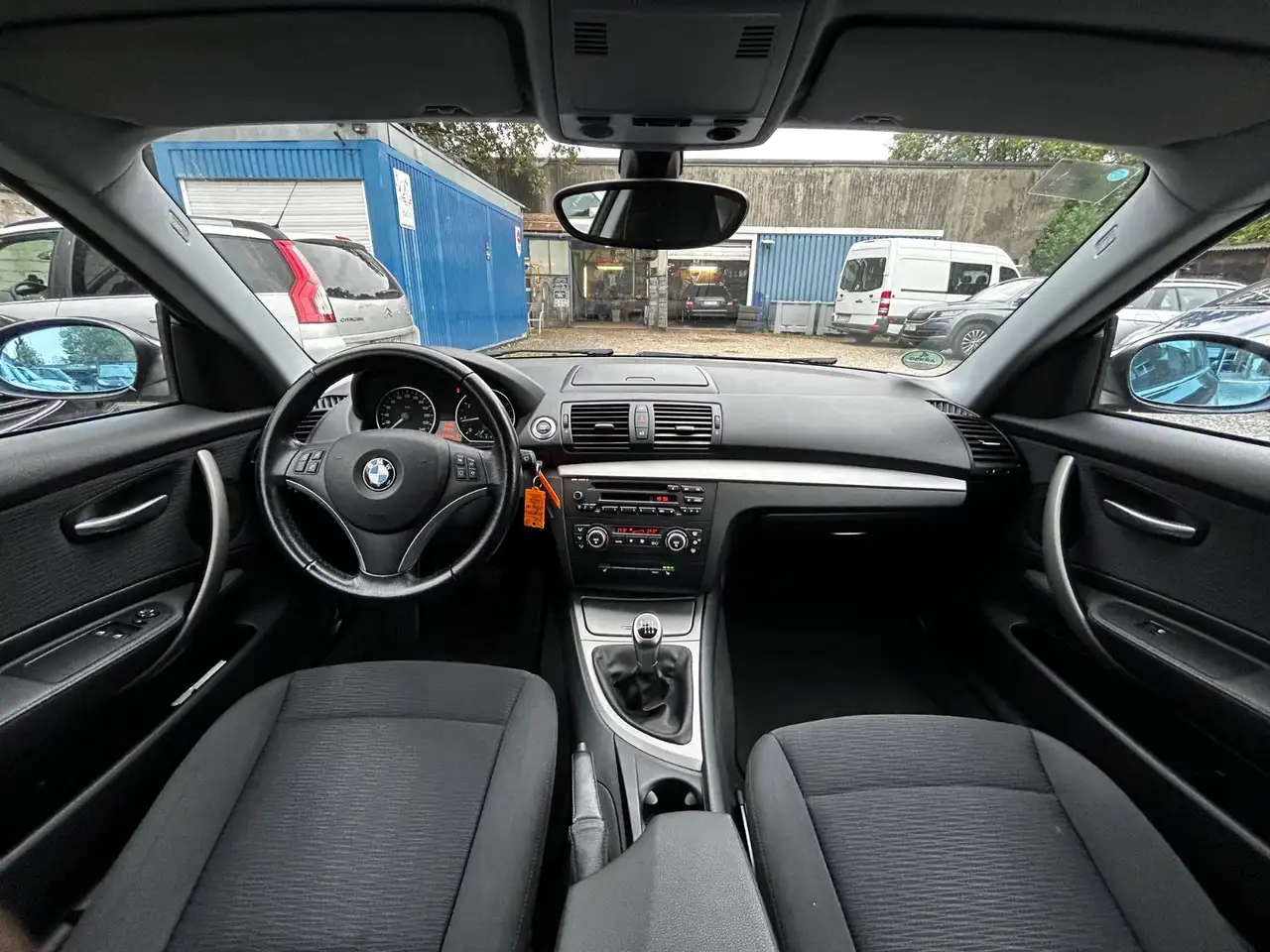 BMW 118i PACK ADVANTAGE - 143ch - 84 000KMS - VOLANT EN CUIR - CARNET D'ENTRETIEN
