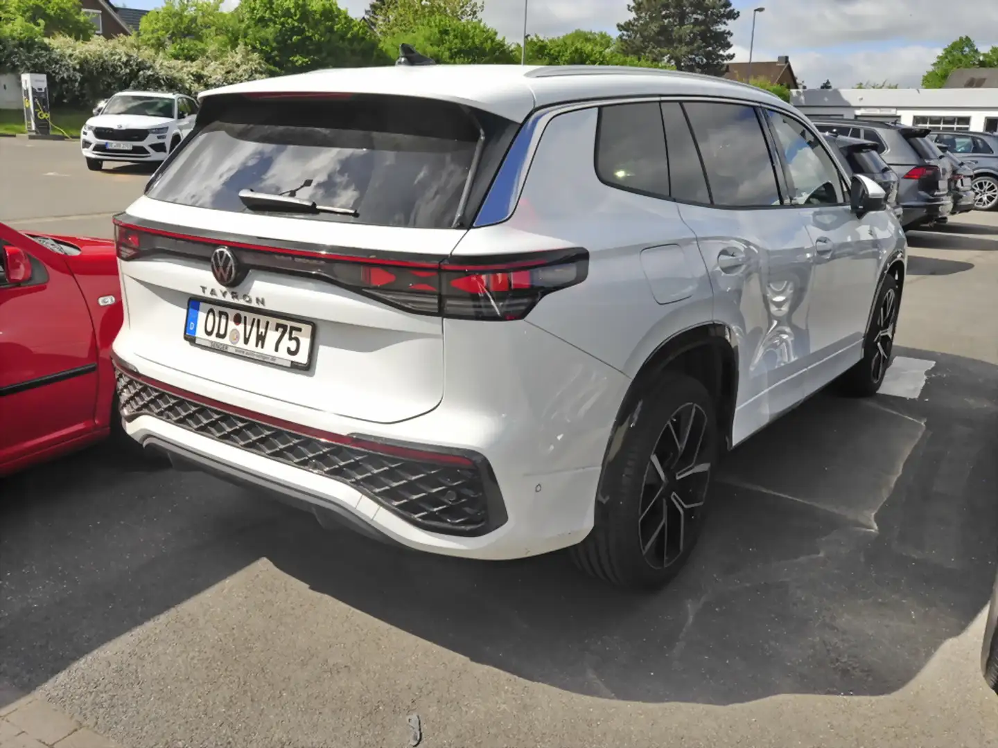 Volkswagen Tayron 2.0 TDI R-Line 4MO Nav Pano HD-Matrix AHK Weiß - 2