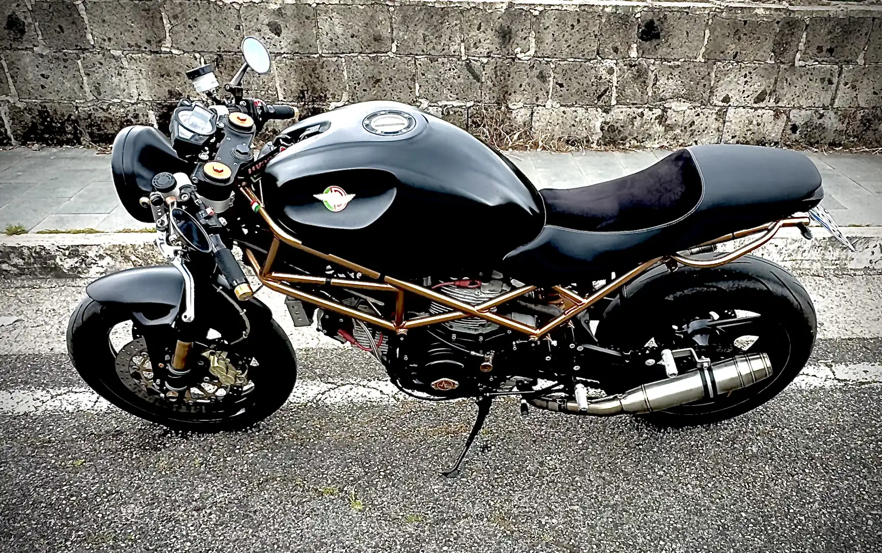 Ducati Monster 750 - 1
