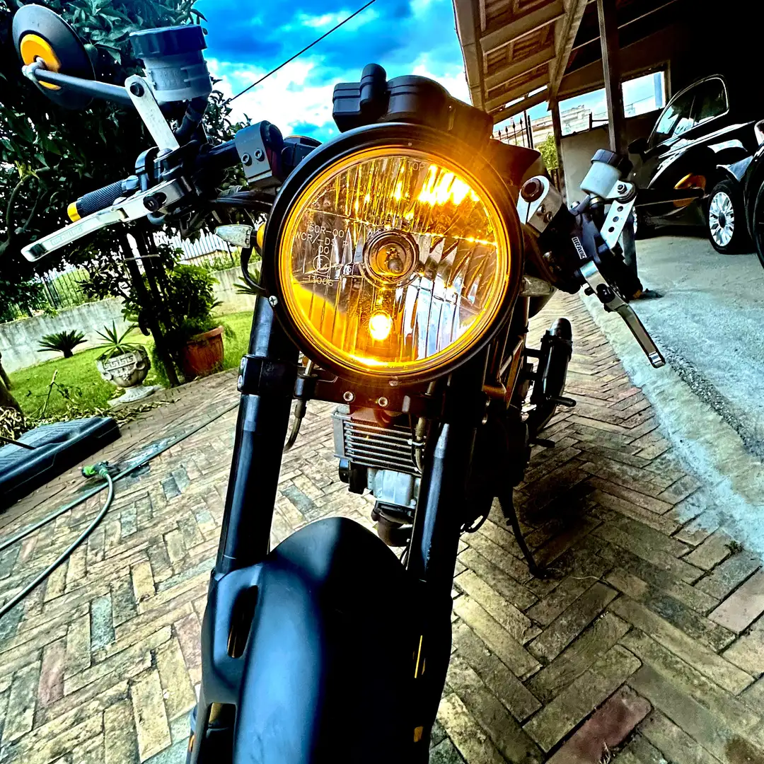 Ducati Monster 750 - 2