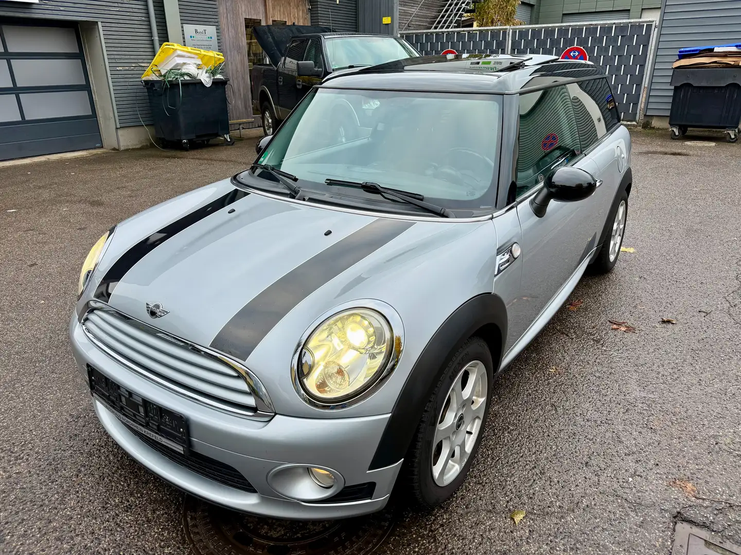 MINI Cooper Clubman Cooper Automatik Panorama SHZ BT TÜV 07/2027 Grau - 1