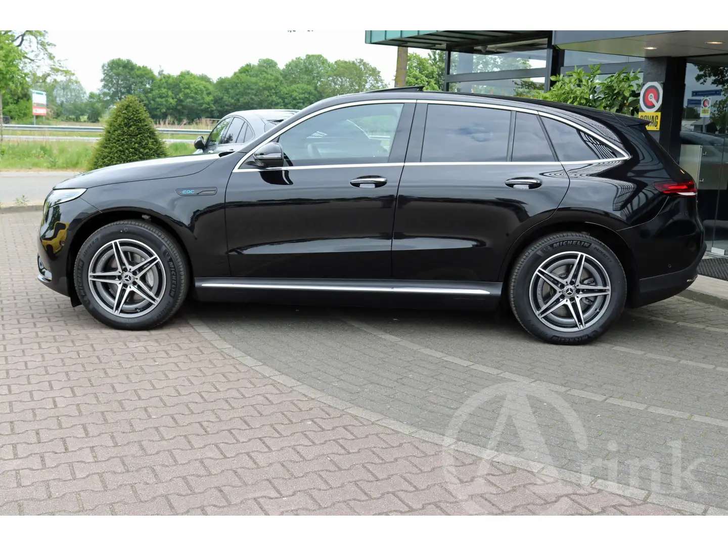 Mercedes-Benz EQC 400 4MATIC AMG Line Premium Plus 80 kWh Rijassistentie Zwart - 2