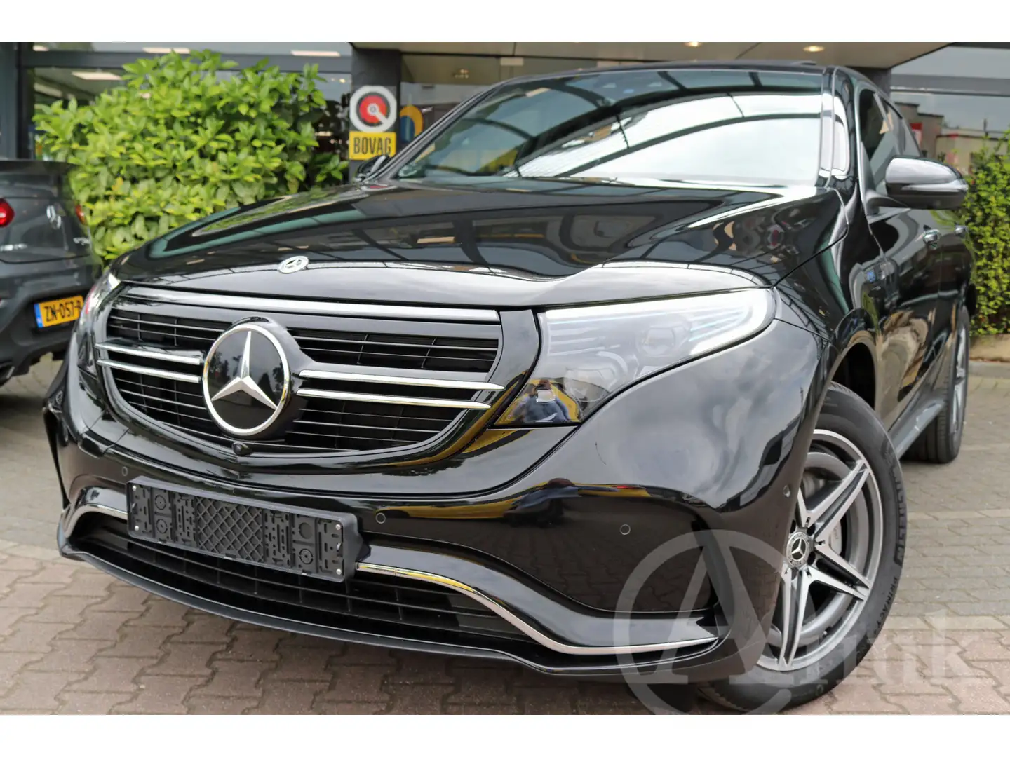 Mercedes-Benz EQC 400 4MATIC AMG Line Premium Plus 80 kWh Rijassistentie Zwart - 1