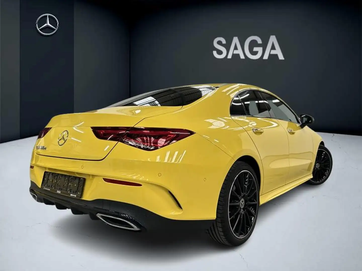 Mercedes-Benz CLA 180 d Coupé AMG Line Geel - 2