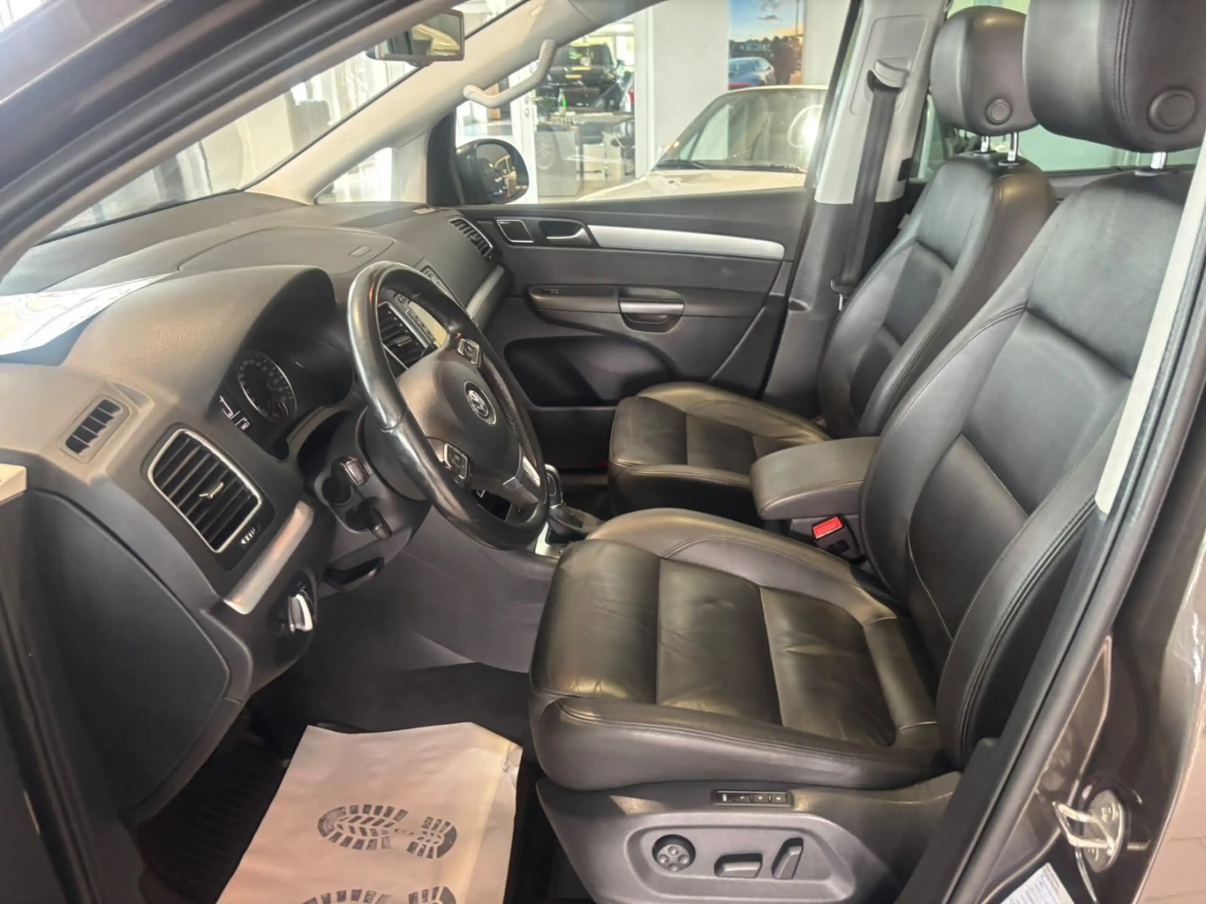Volkswagen Sharan Highline BMT 2.0 TDI *PANO/7-SITZER/AHK* — photo 12