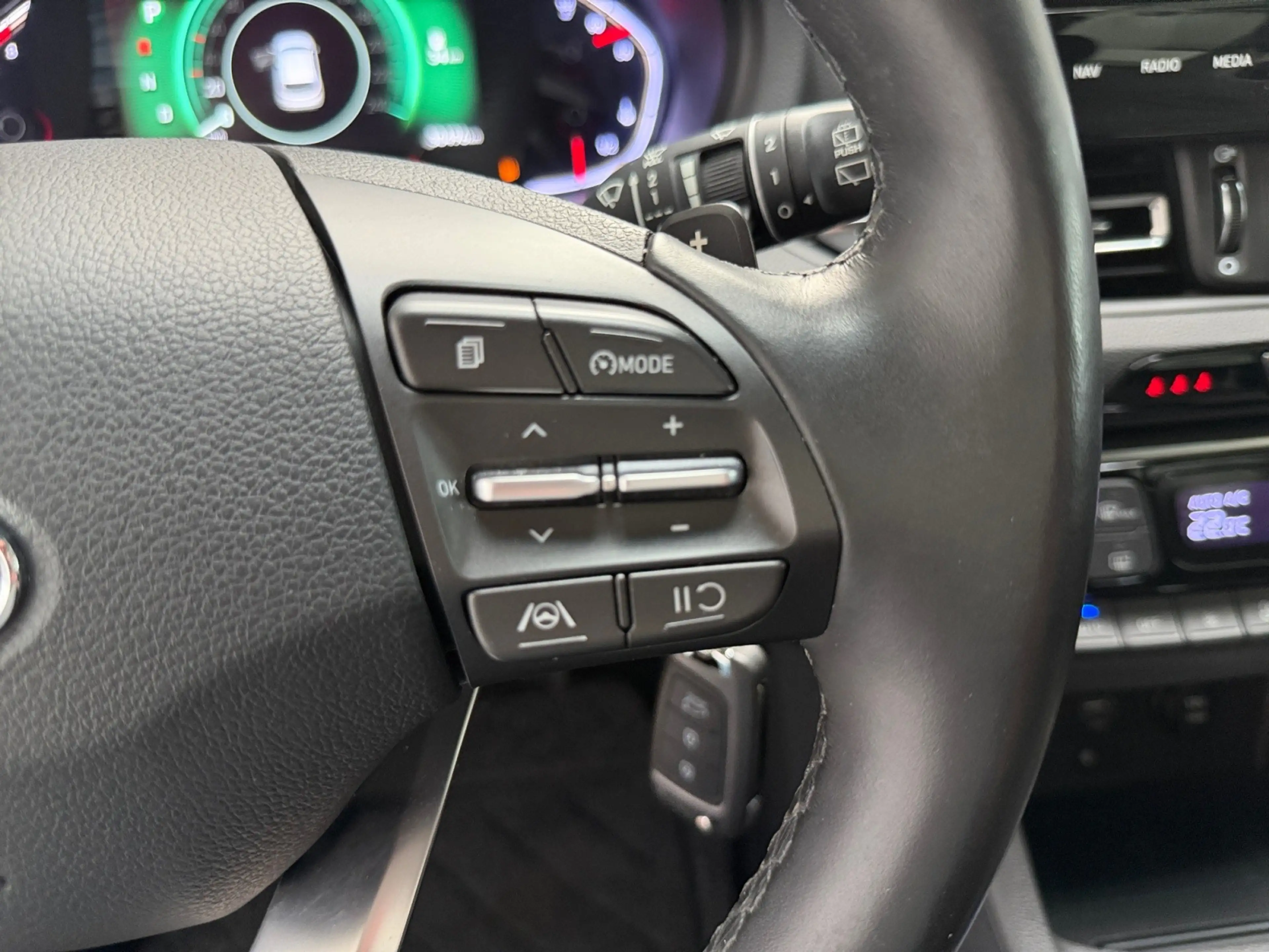 Hyundai i30 INTRO EDITION MILD HYBRID AUTOMATIK+NAVI+LED — photo 14