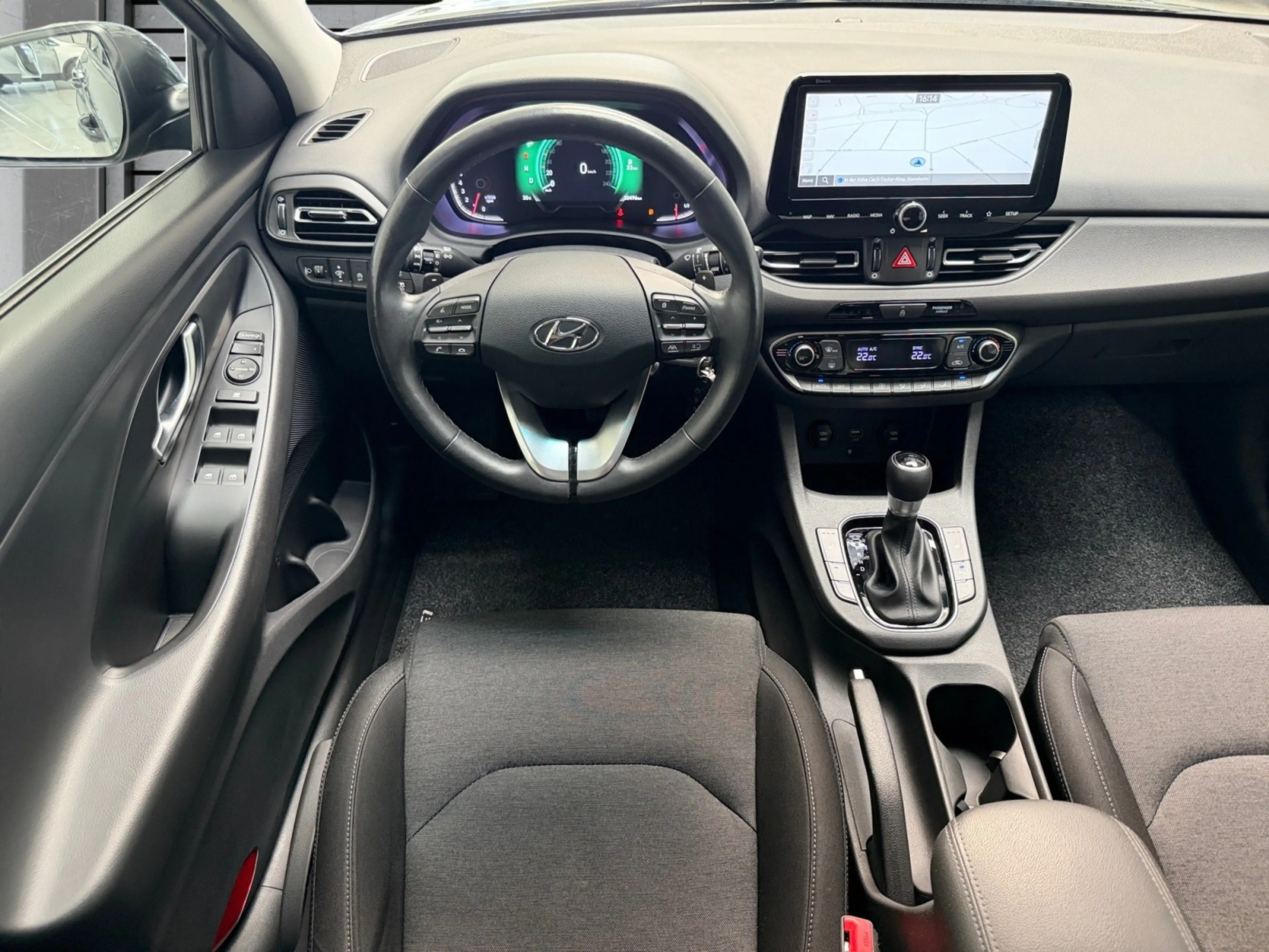 Hyundai i30 INTRO EDITION MILD HYBRID AUTOMATIK+NAVI+LED — photo 6