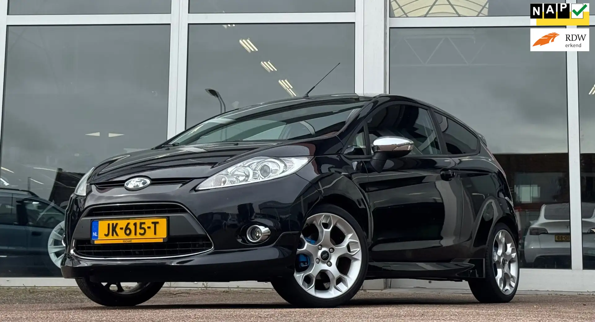 Ford Fiesta 1.6i Sport Lerenbekleding 17" Lm velgen Mooi! APK Noir - 1