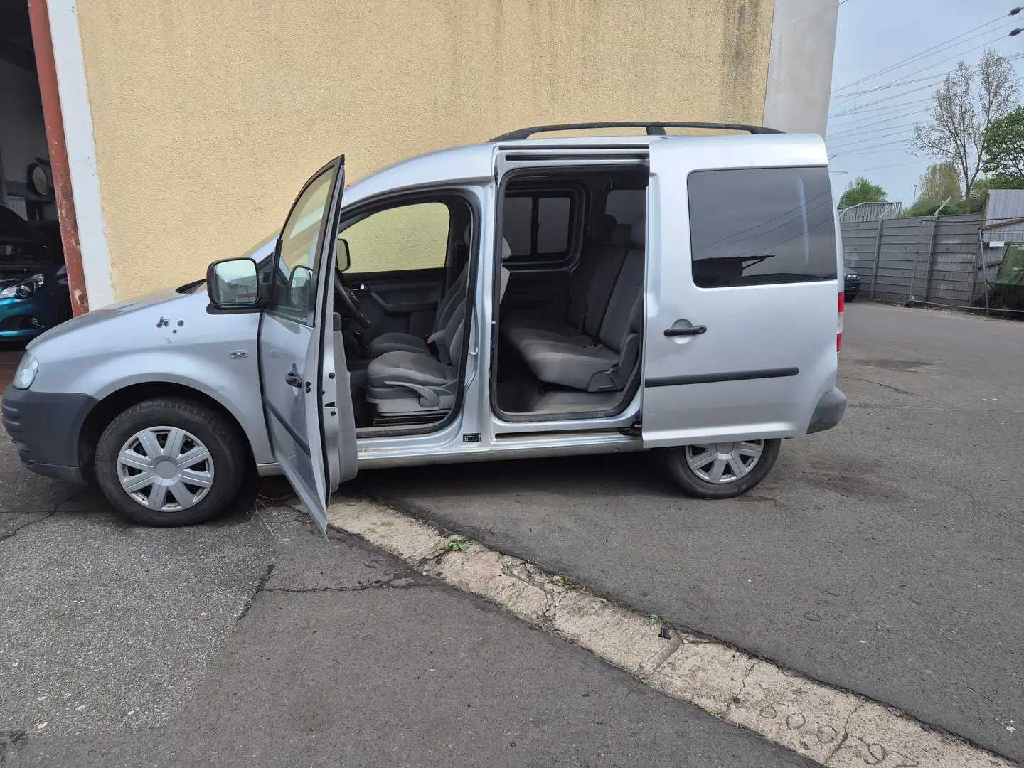 Volkswagen Caddy 1,9 Family-Life*5-Sitz*Auf Wunsch TÜV-ALLES-NEU Plateado - 1