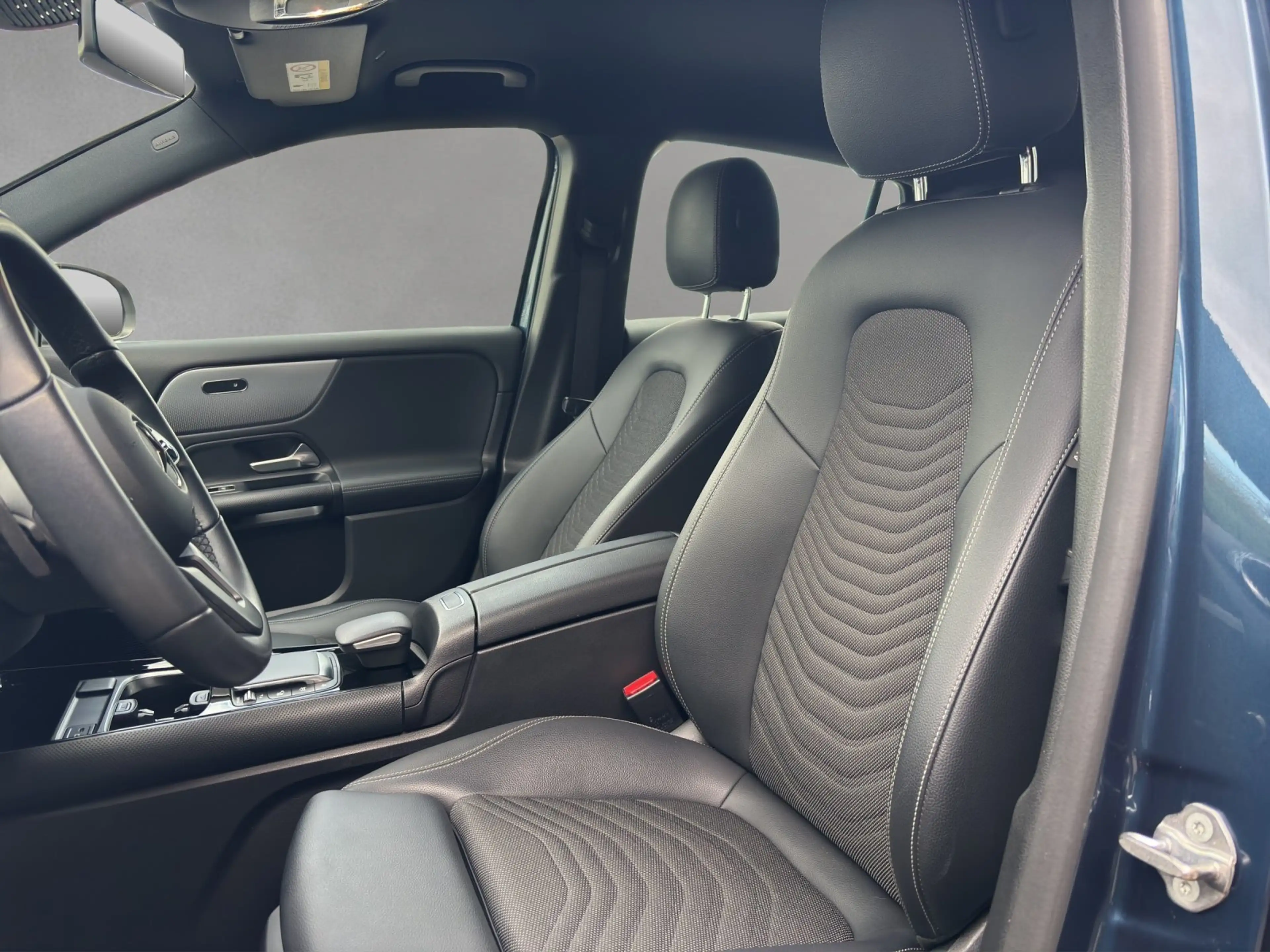 Mercedes-Benz GLA 180 d Style AdvancedMBUX Business LED Kamera — photo 6
