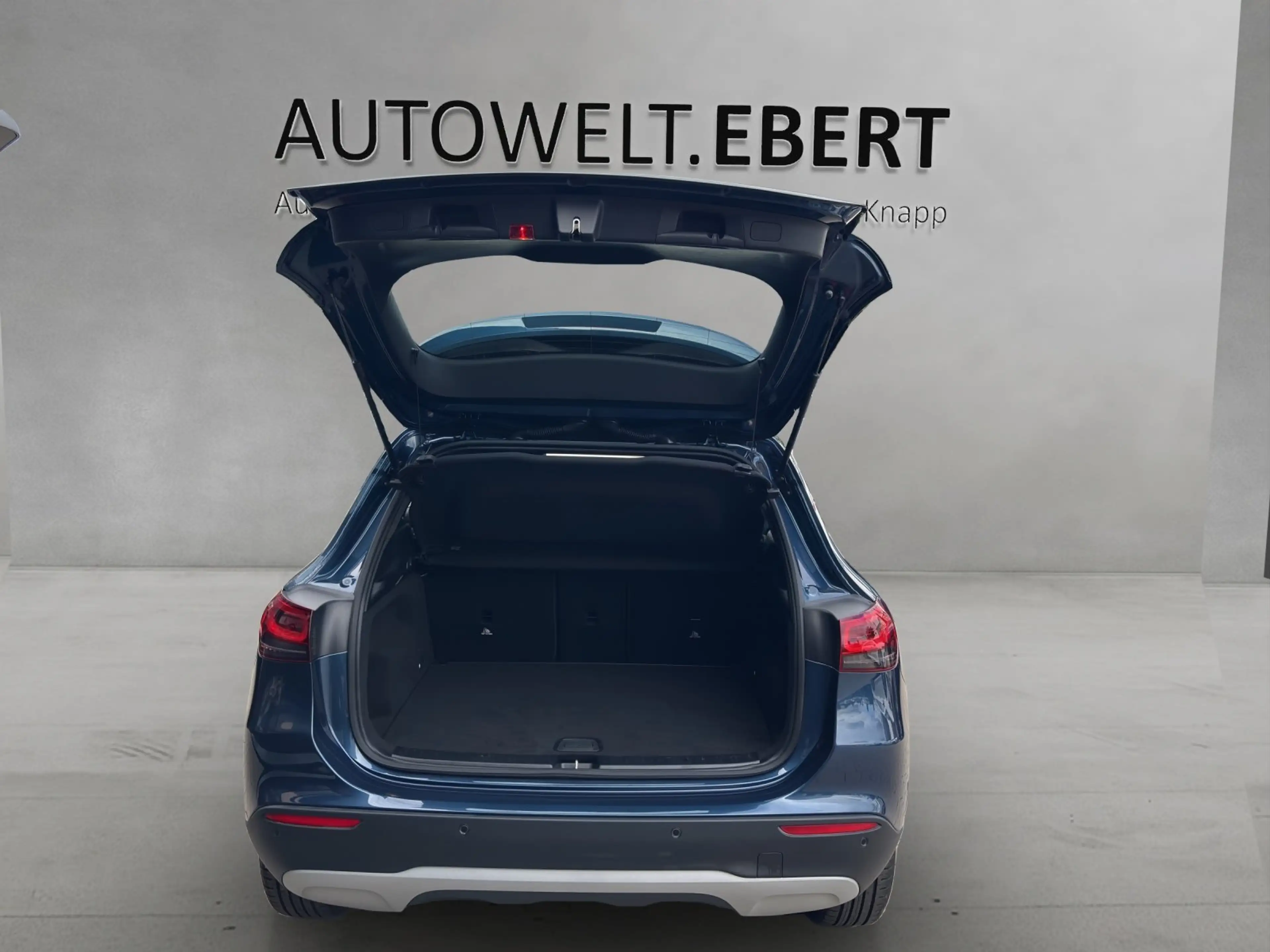 Mercedes-Benz GLA 180 d Style AdvancedMBUX Business LED Kamera — photo 10