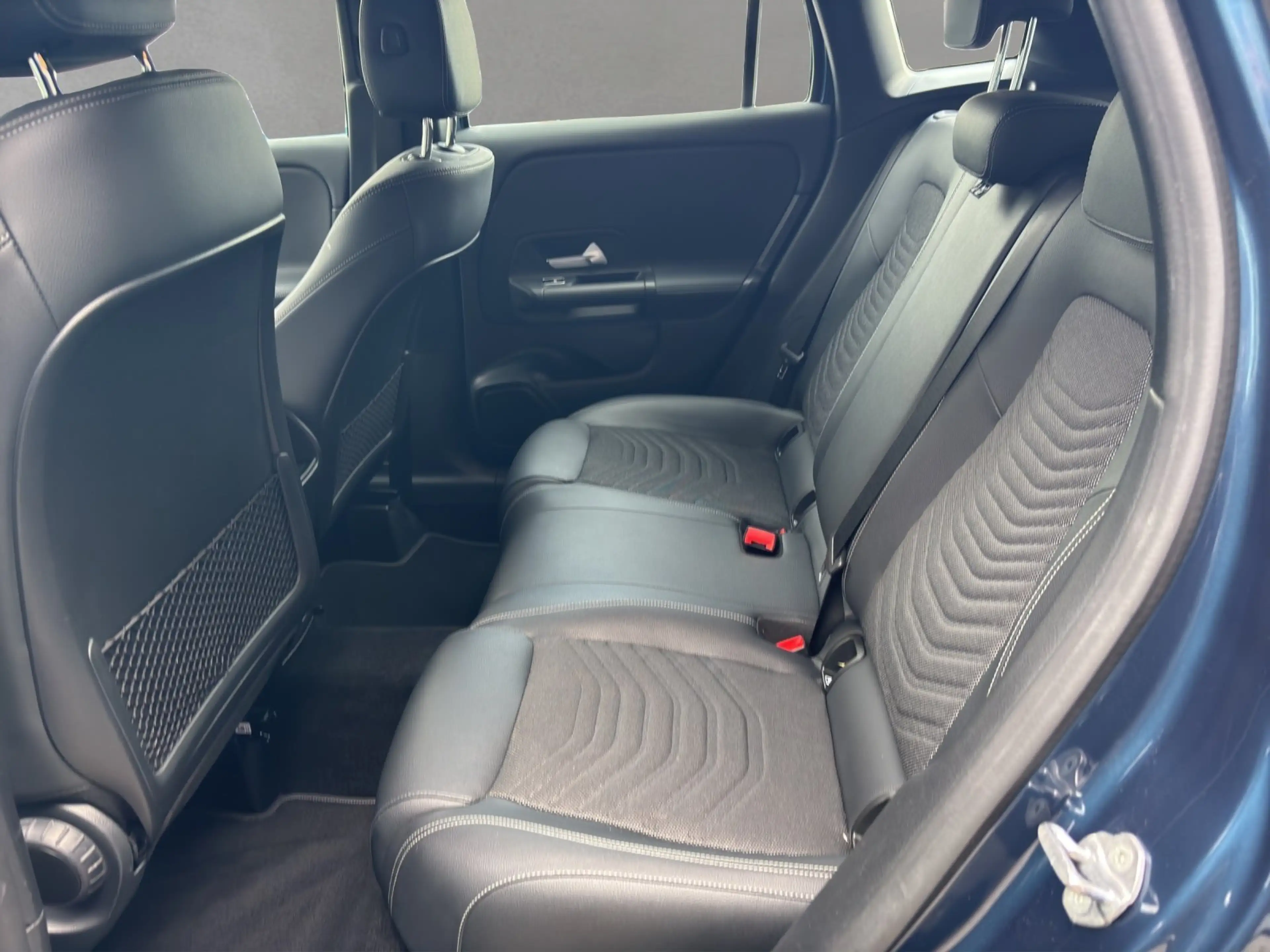 Mercedes-Benz GLA 180 d Style AdvancedMBUX Business LED Kamera — photo 7