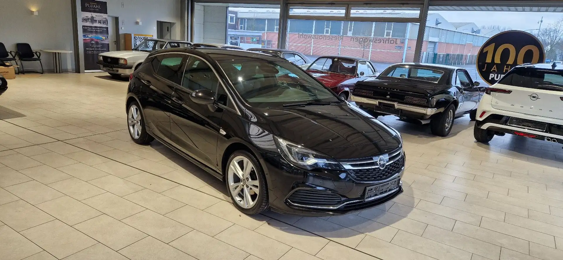 Opel Astra 1.4 Turbo Innovation Noir - 1