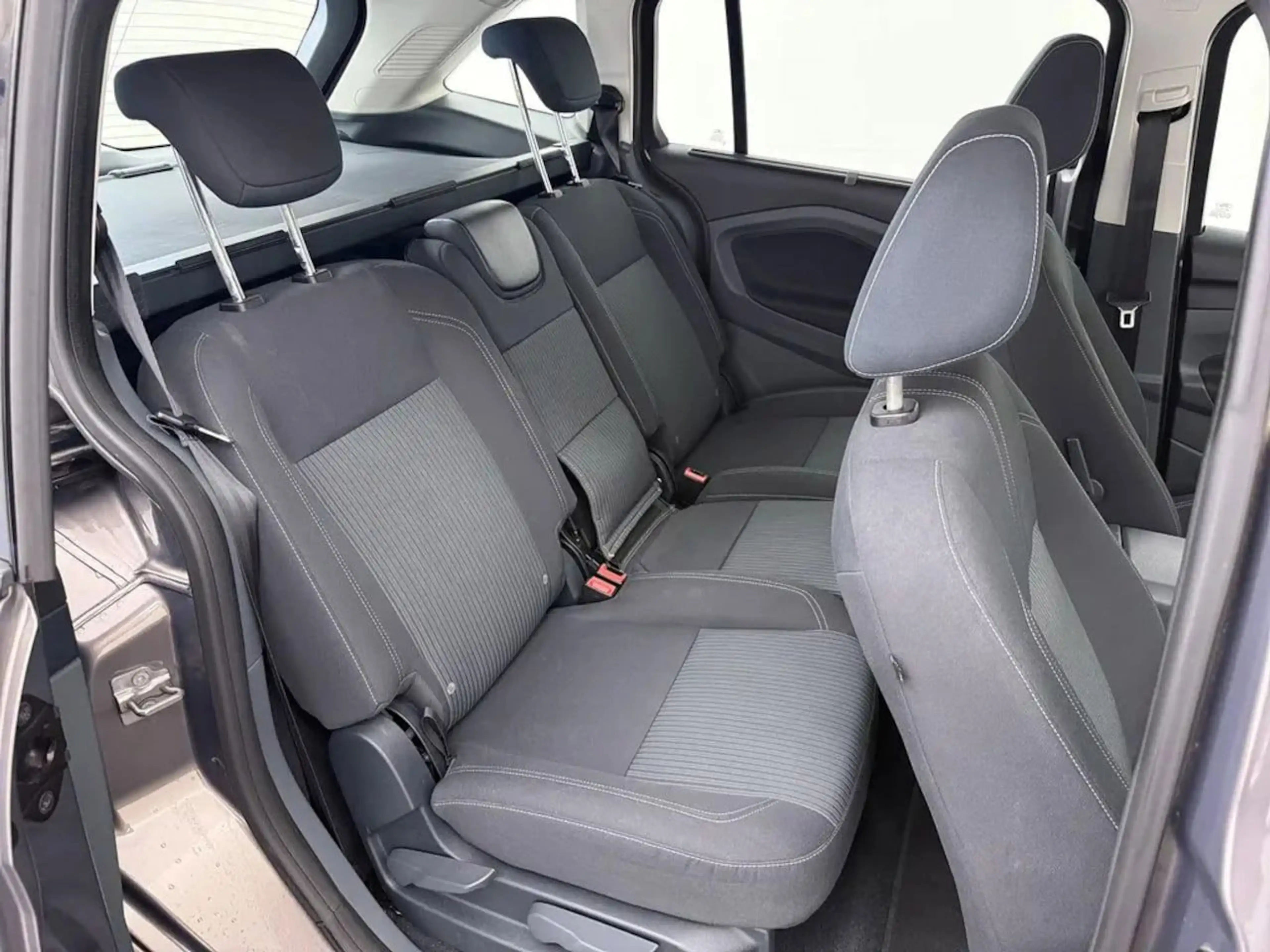 Ford Grand C-Max 1.0 Titanium — photo 15