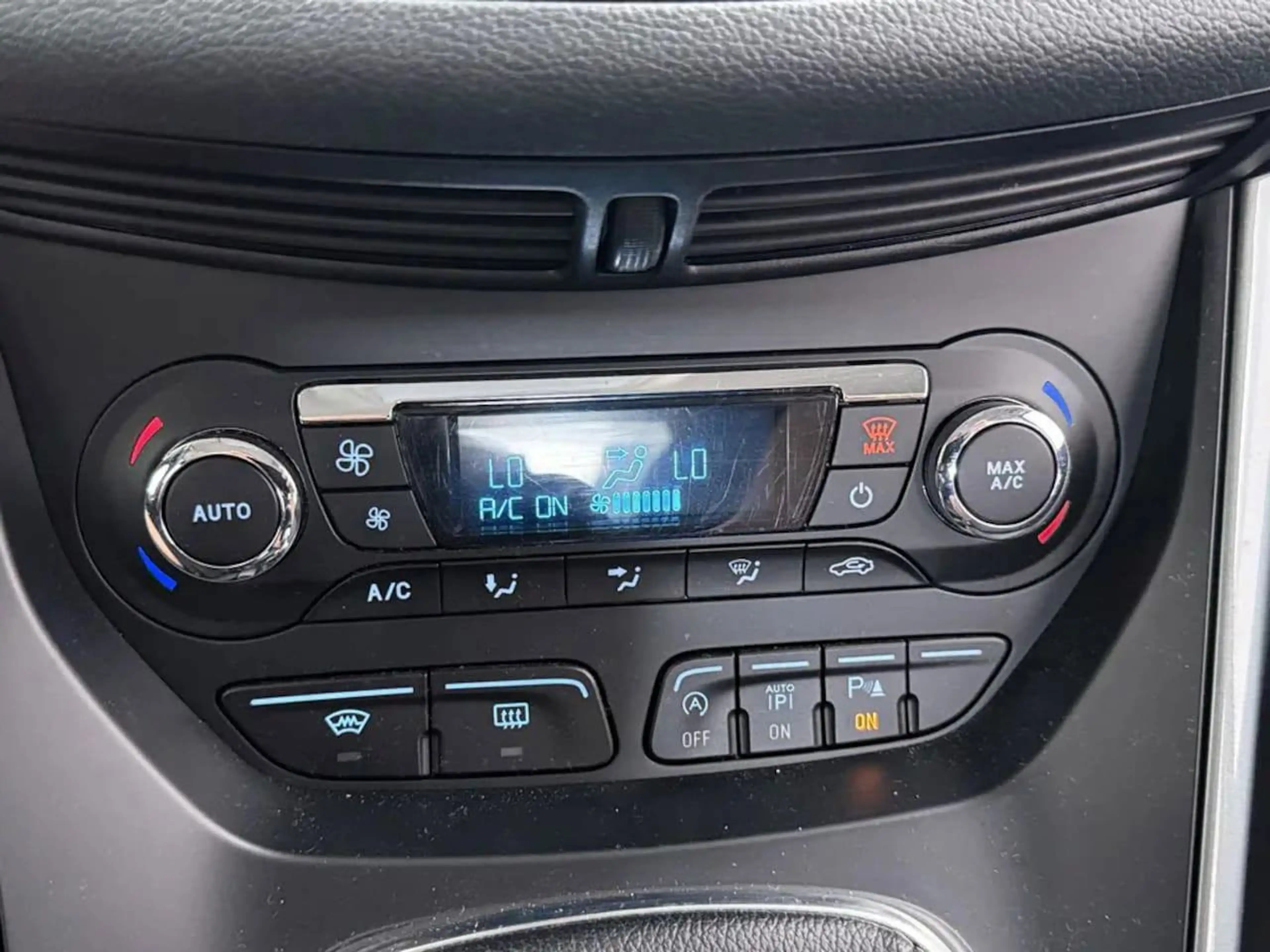 Ford Grand C-Max 1.0 Titanium — photo 9
