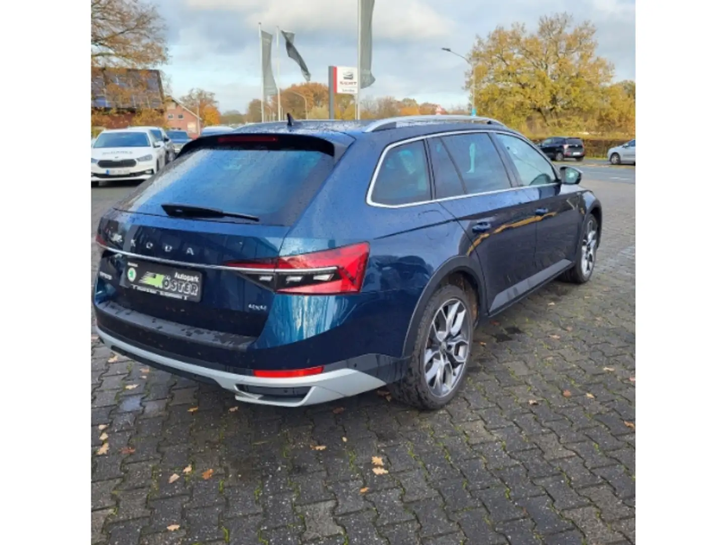 Skoda Superb Combi Scout 2.0 TDI7 G DSG 4X4*AHK*ACC*DCC*PANO Bleu - 2