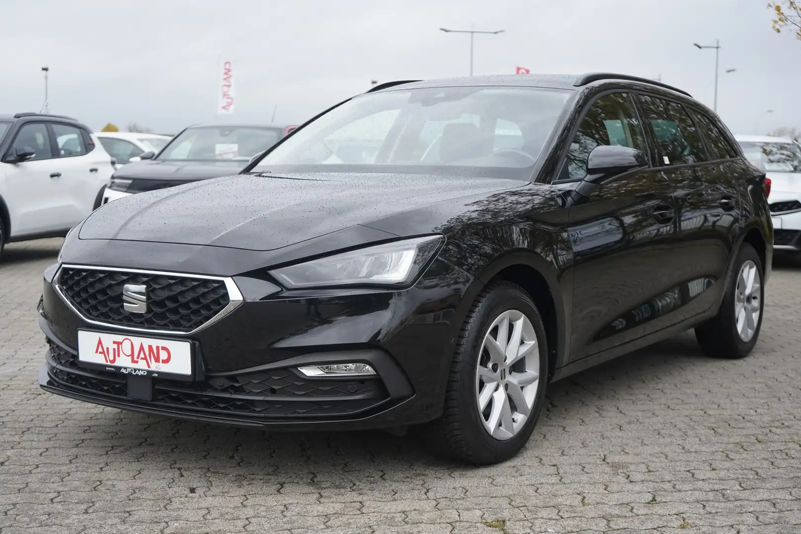 SEAT Leon ST 1.5 eTSI Style DSG Navi LED Sitzheizung Schwarz - 2