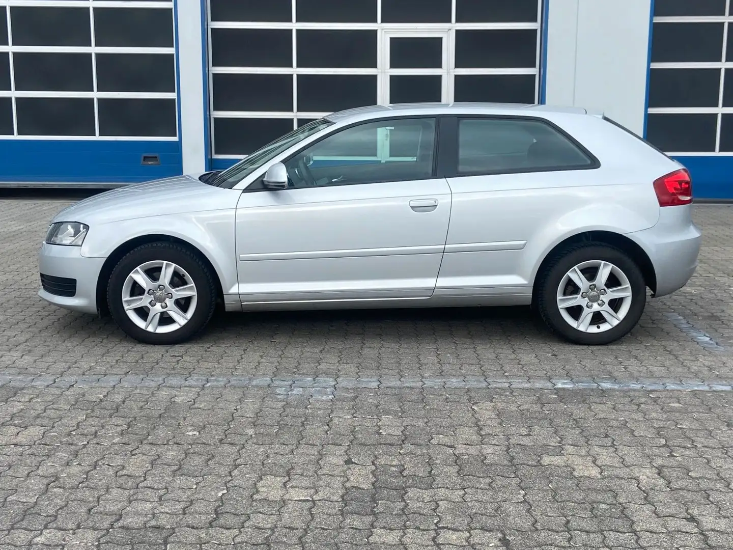 Audi A3 1.6 Attraction*Klima*SZH*ABS* Argent - 2