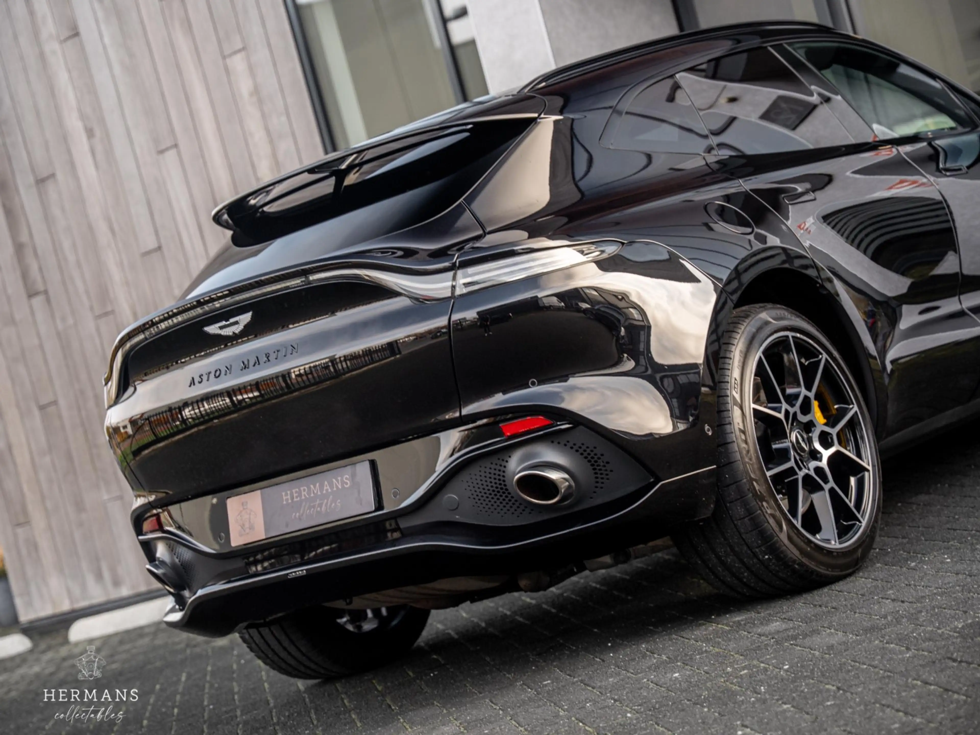 Aston Martin DBX 4.0 V8 1913 / 1 of 500 / Limited / Pano / Memory — photo 8