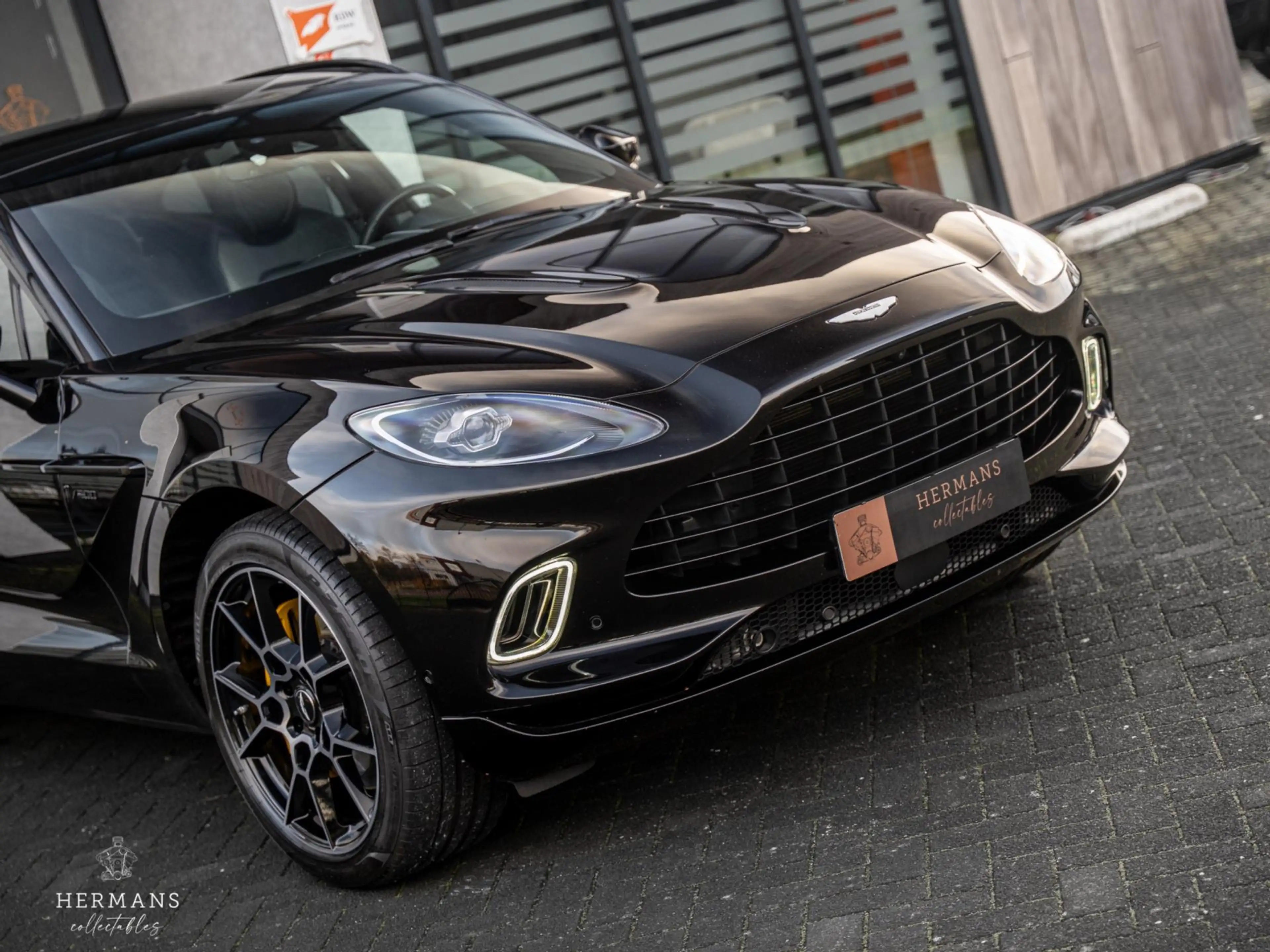 Aston Martin DBX 4.0 V8 1913 / 1 of 500 / Limited / Pano / Memory — photo 6