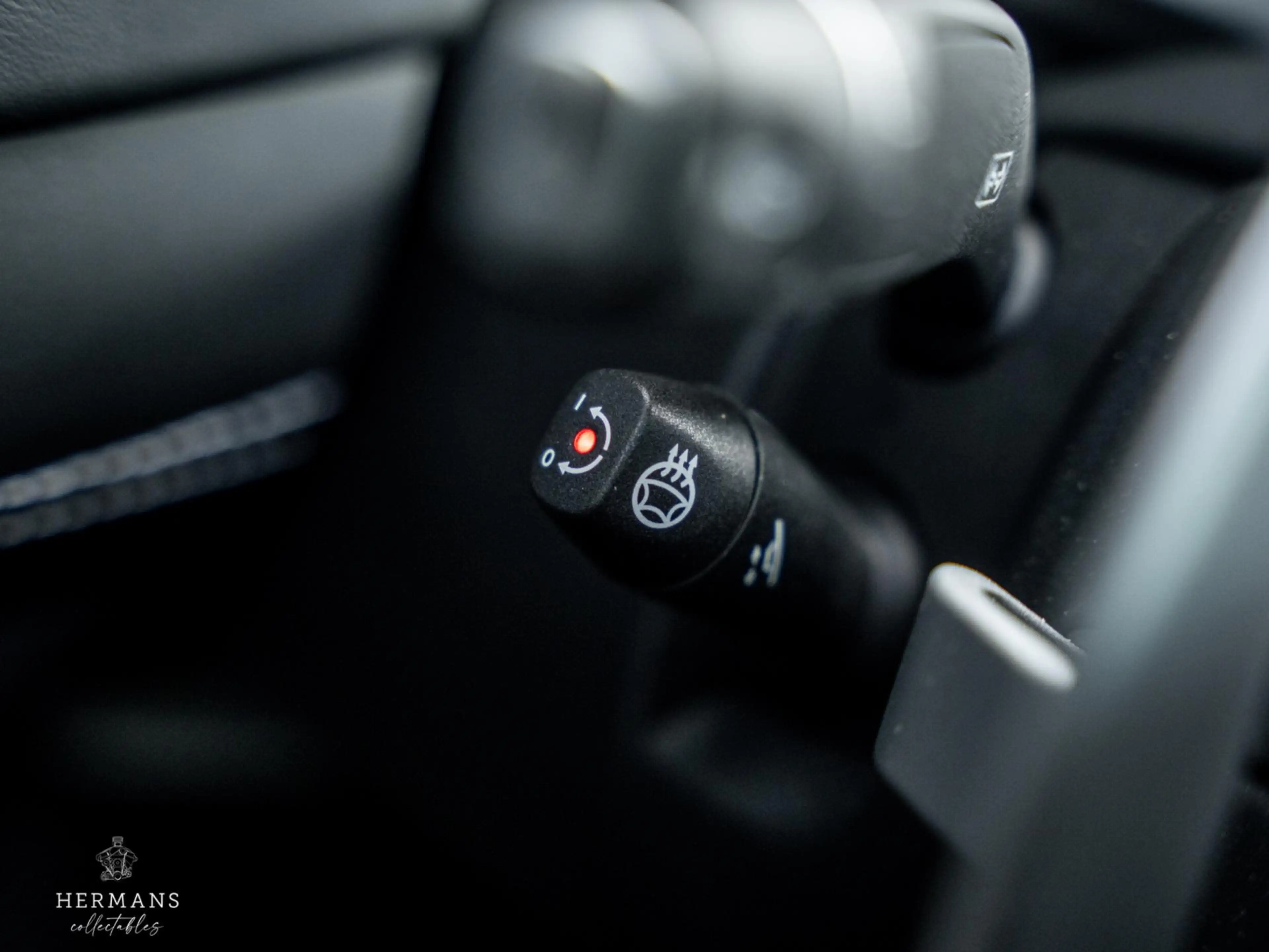 Aston Martin DBX 4.0 V8 1913 / 1 of 500 / Limited / Pano / Memory — photo 21