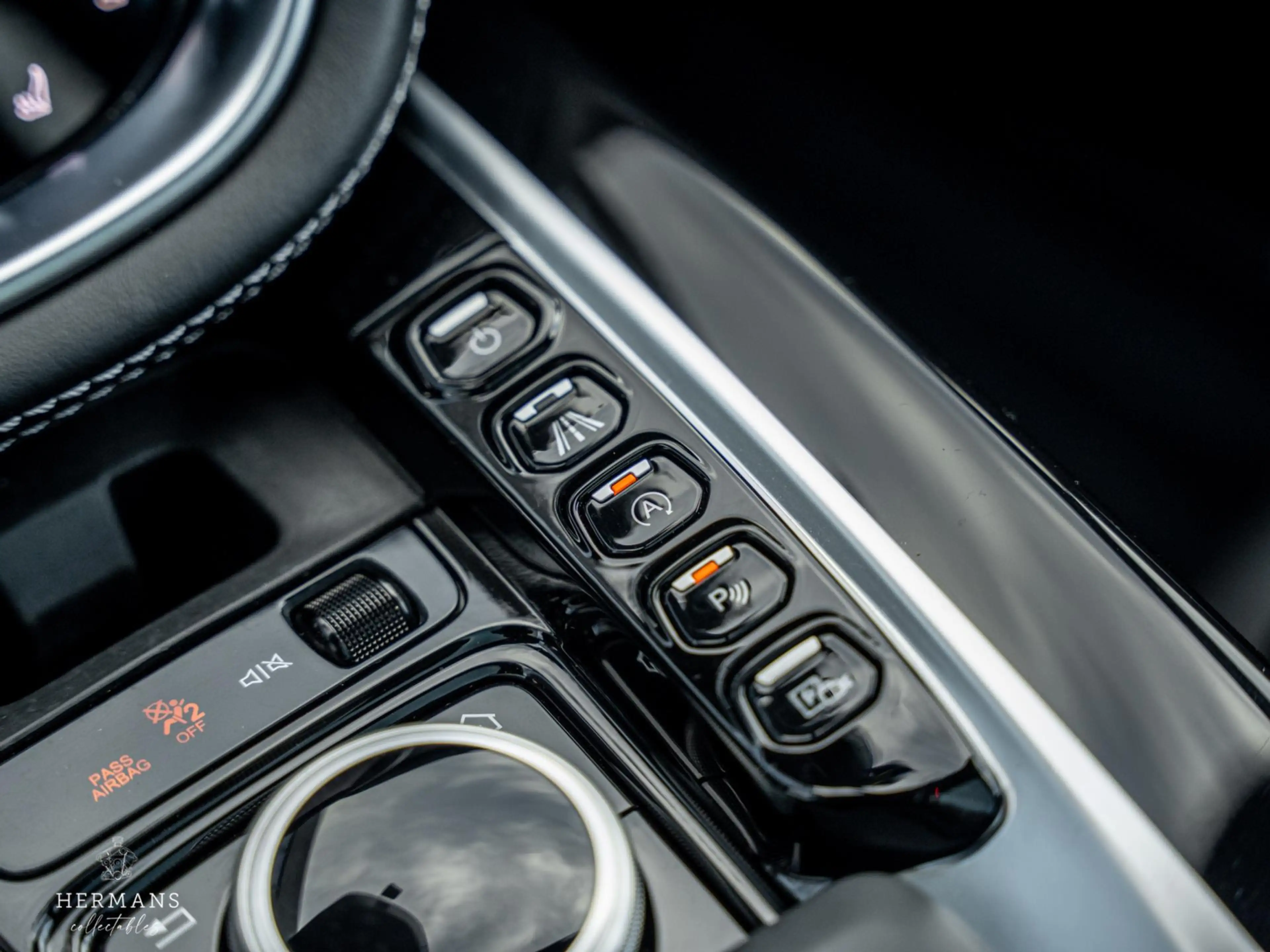 Aston Martin DBX 4.0 V8 1913 / 1 of 500 / Limited / Pano / Memory — photo 28