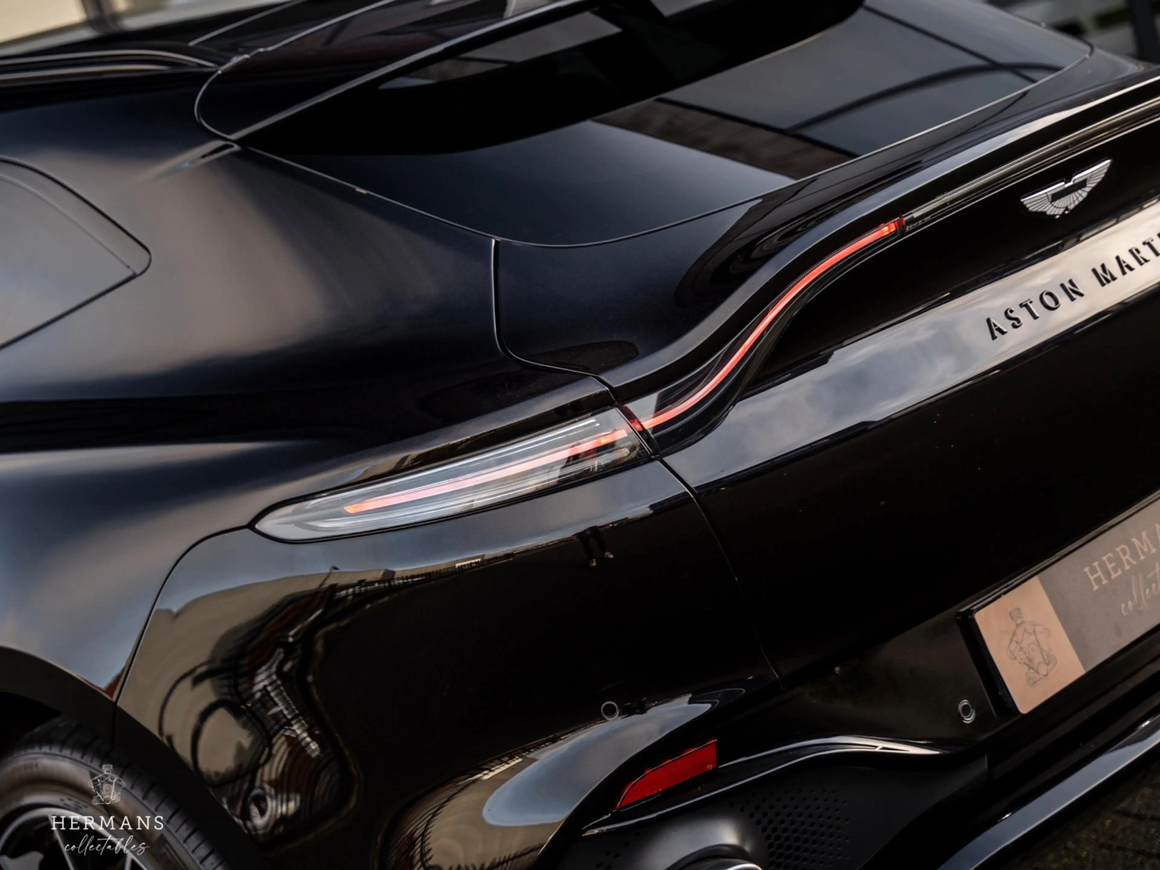 Aston Martin DBX 4.0 V8 1913 / 1 of 500 / Limited / Pano / Memory — photo 11