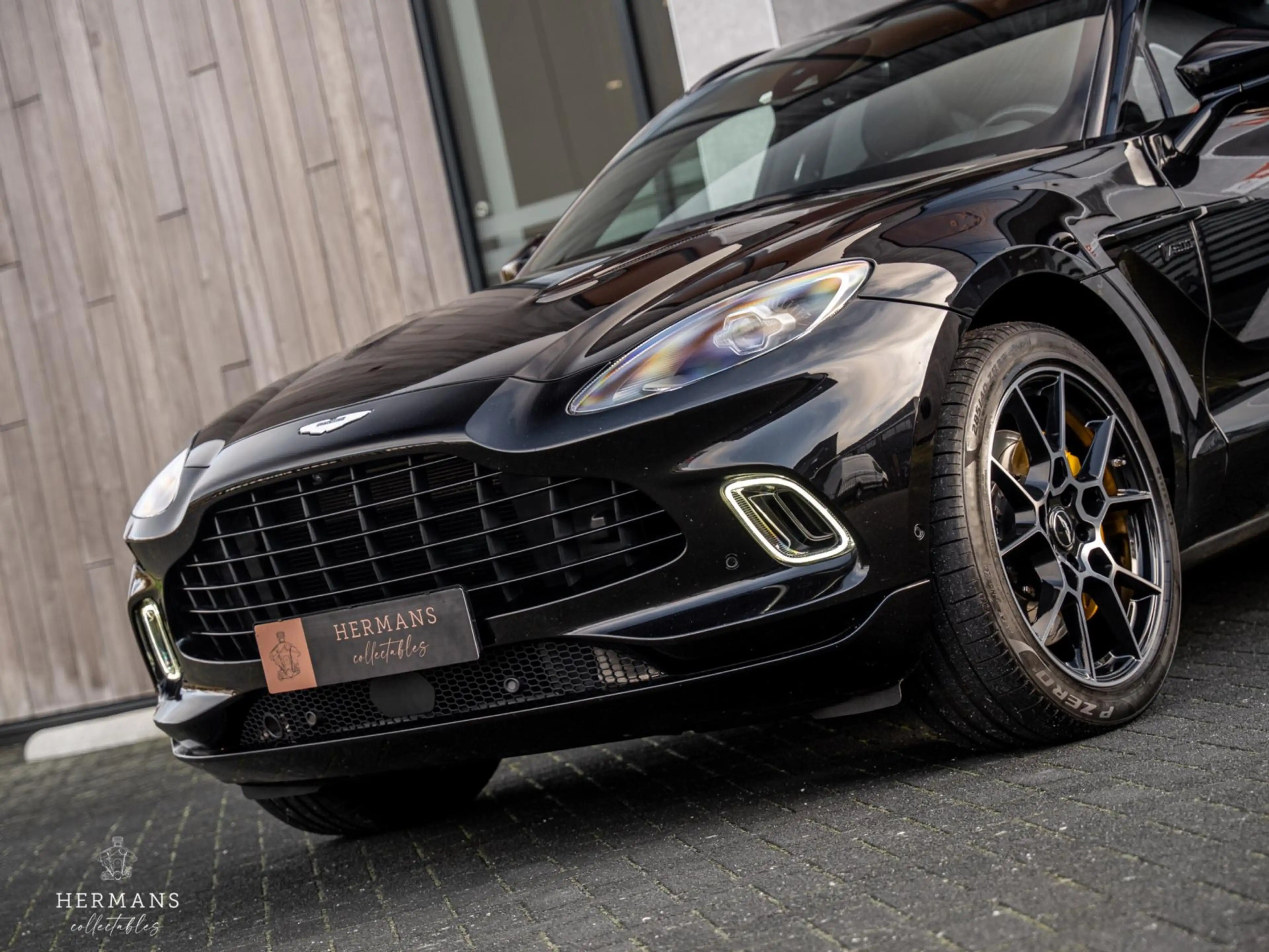 Aston Martin DBX 4.0 V8 1913 / 1 of 500 / Limited / Pano / Memory — photo 5