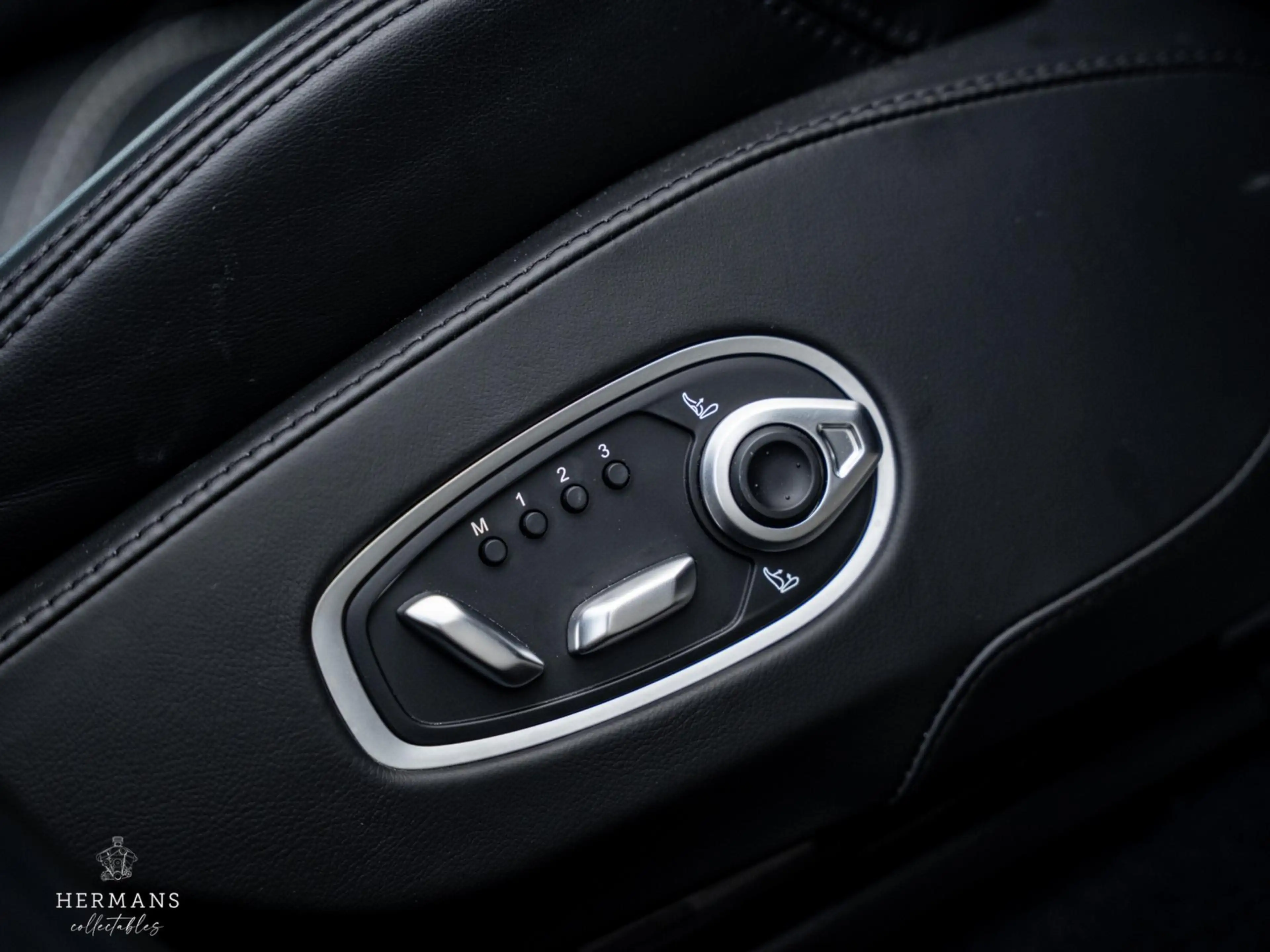 Aston Martin DBX 4.0 V8 1913 / 1 of 500 / Limited / Pano / Memory — photo 31