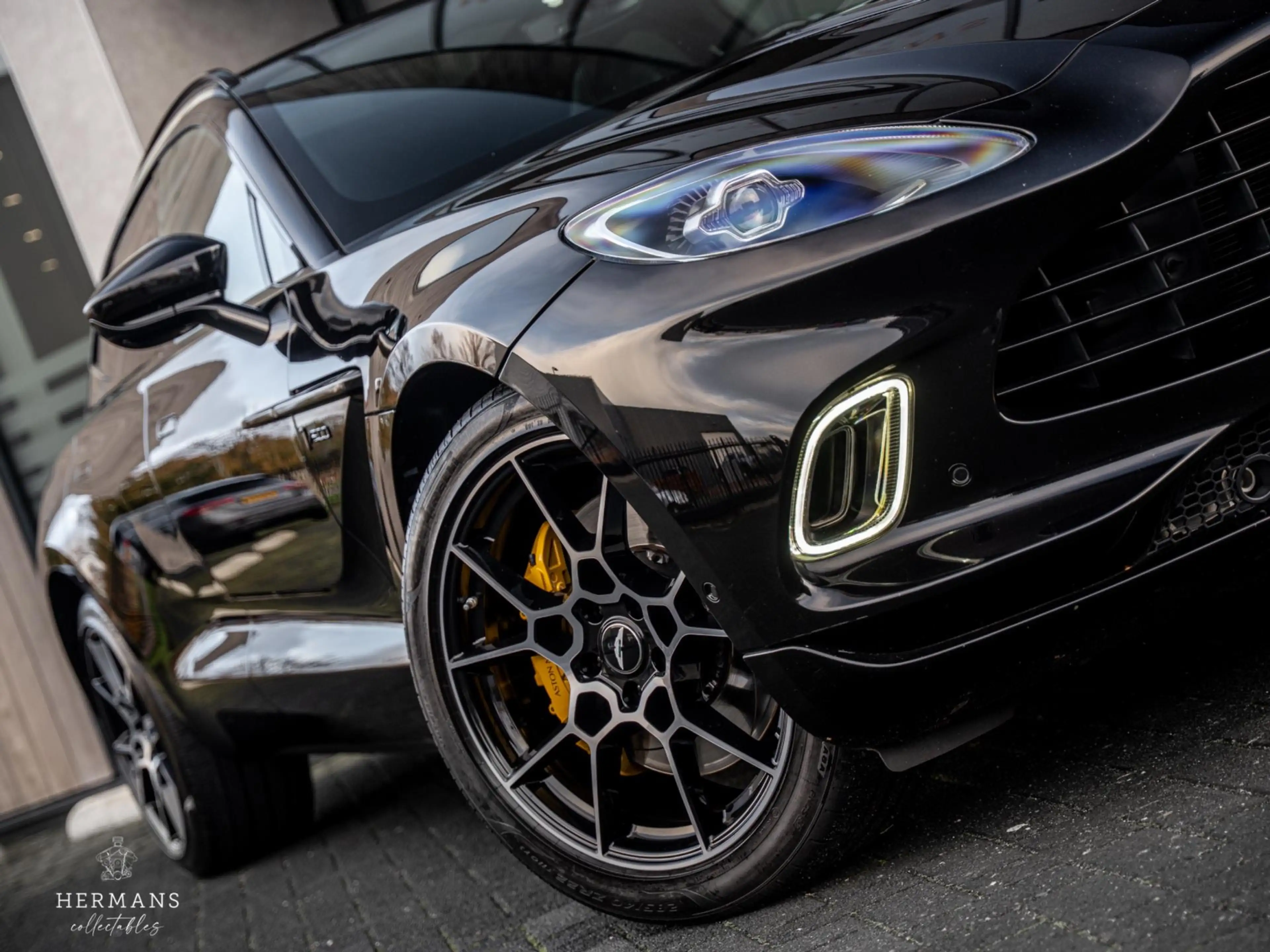 Aston Martin DBX 4.0 V8 1913 / 1 of 500 / Limited / Pano / Memory — photo 3