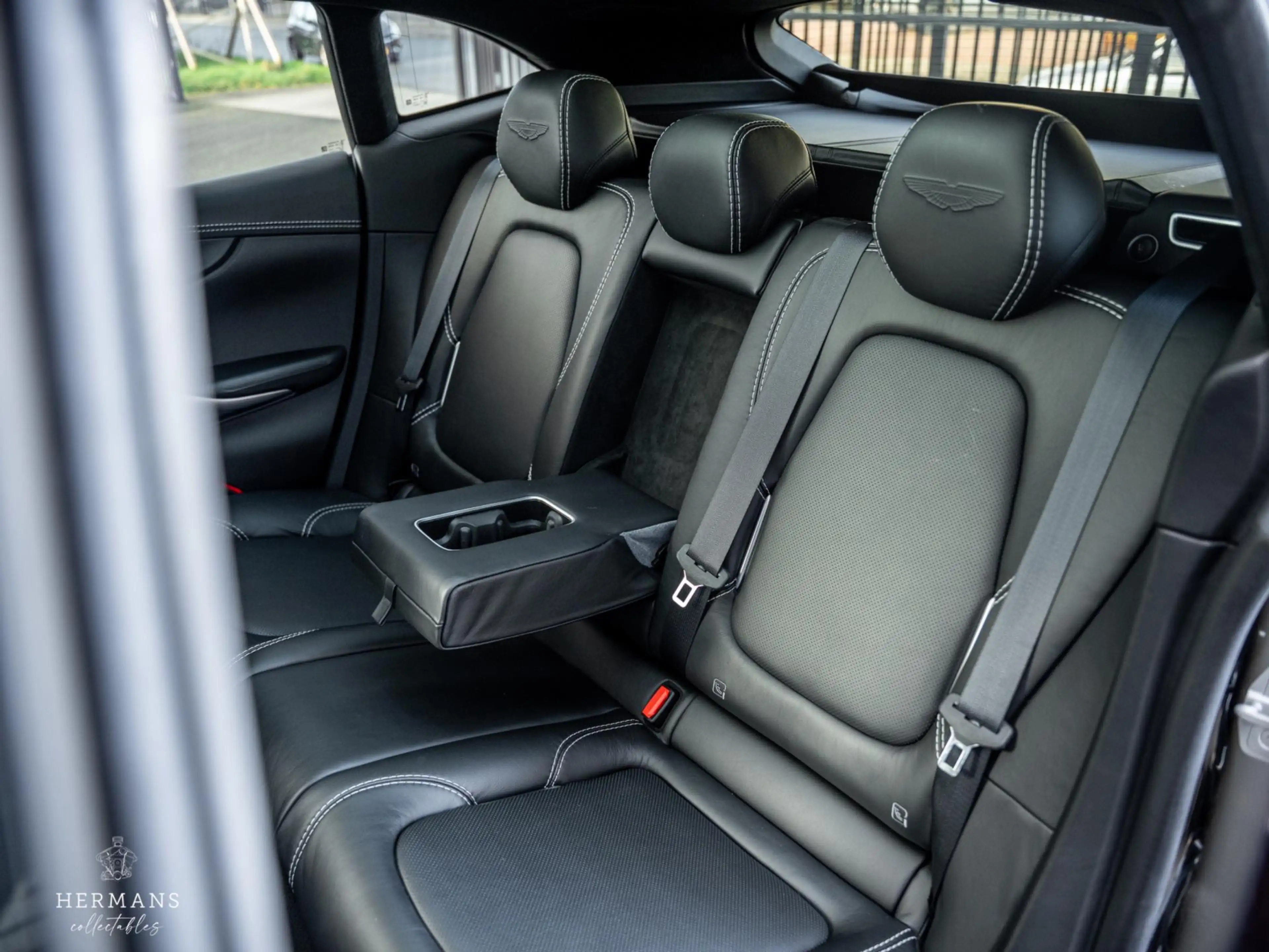 Aston Martin DBX 4.0 V8 1913 / 1 of 500 / Limited / Pano / Memory — photo 33