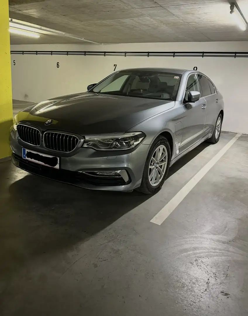 BMW 530 BMW 530e iPerformance Plug-in Hybrid Luxury Line Silber - 1