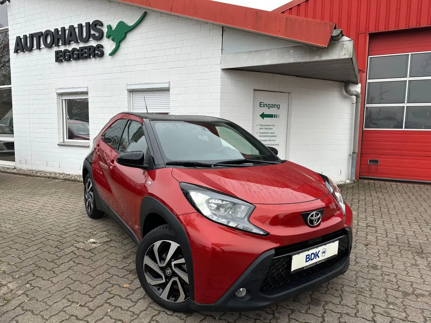 Toyota Aygo X 1.0 Pulse/AUTOM/SHZ/TEMP/KLIMA/LMF/5TRG Rouge - 1