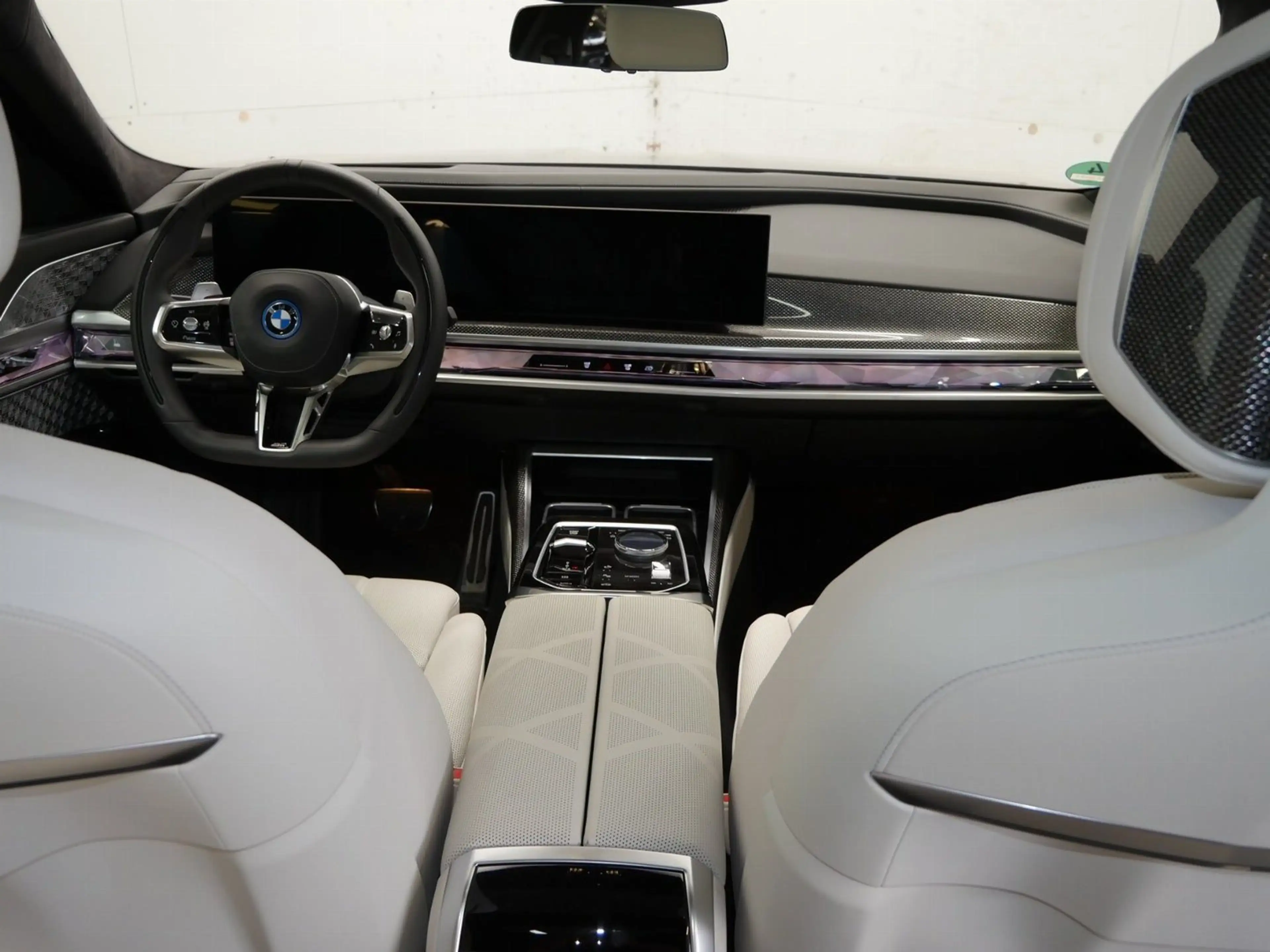 BMW 750 e xDrive M Sport //ExecutiveLoungeSeating B&W — photo 7