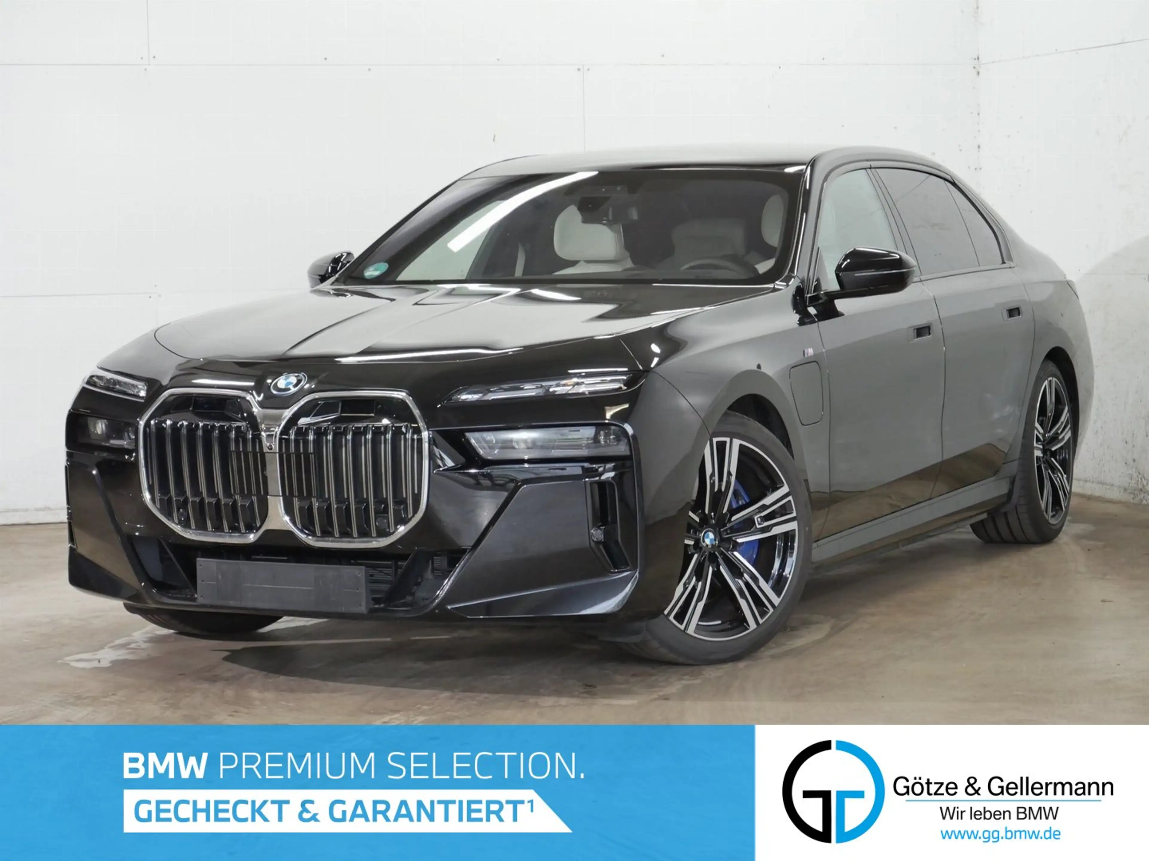 BMW 750 e xDrive M Sport //ExecutiveLoungeSeating B&W