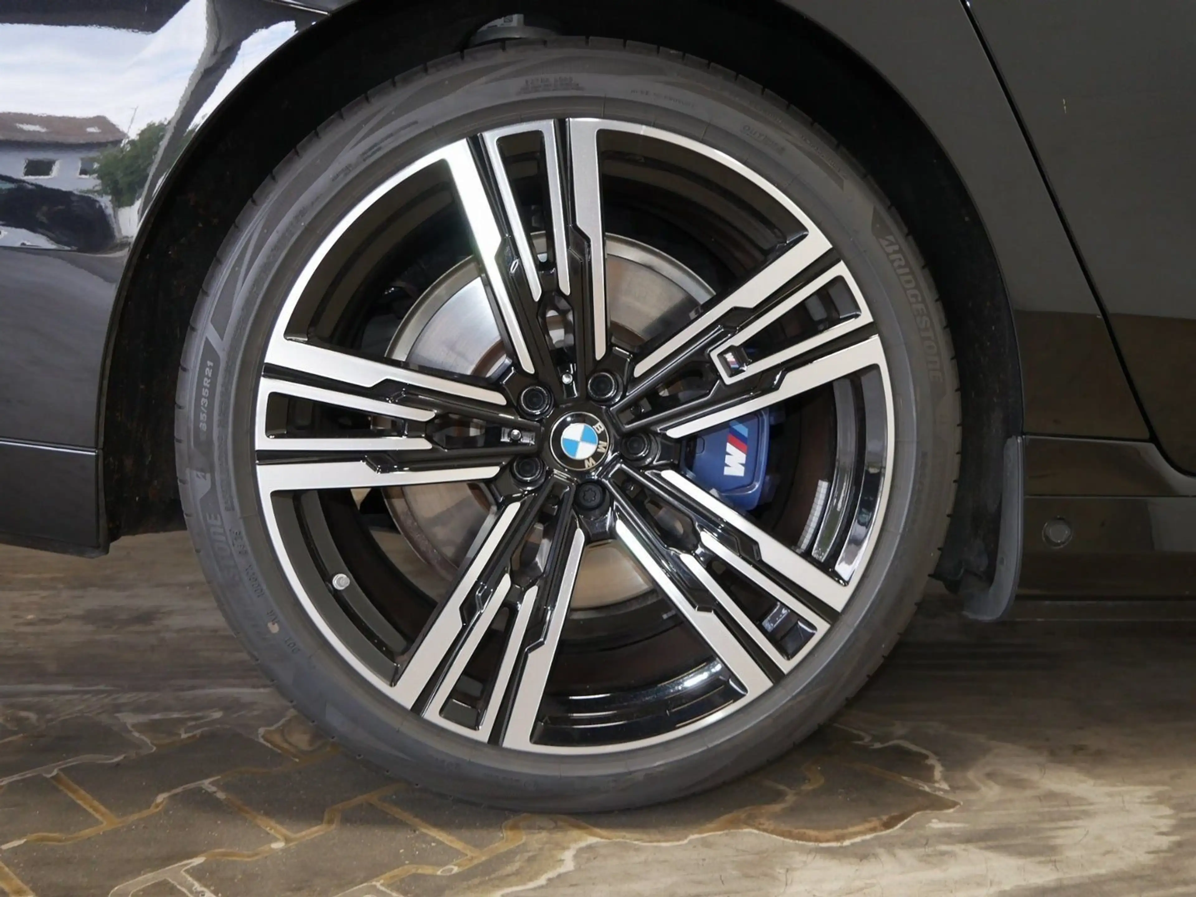 BMW 750 e xDrive M Sport //ExecutiveLoungeSeating B&W — photo 15