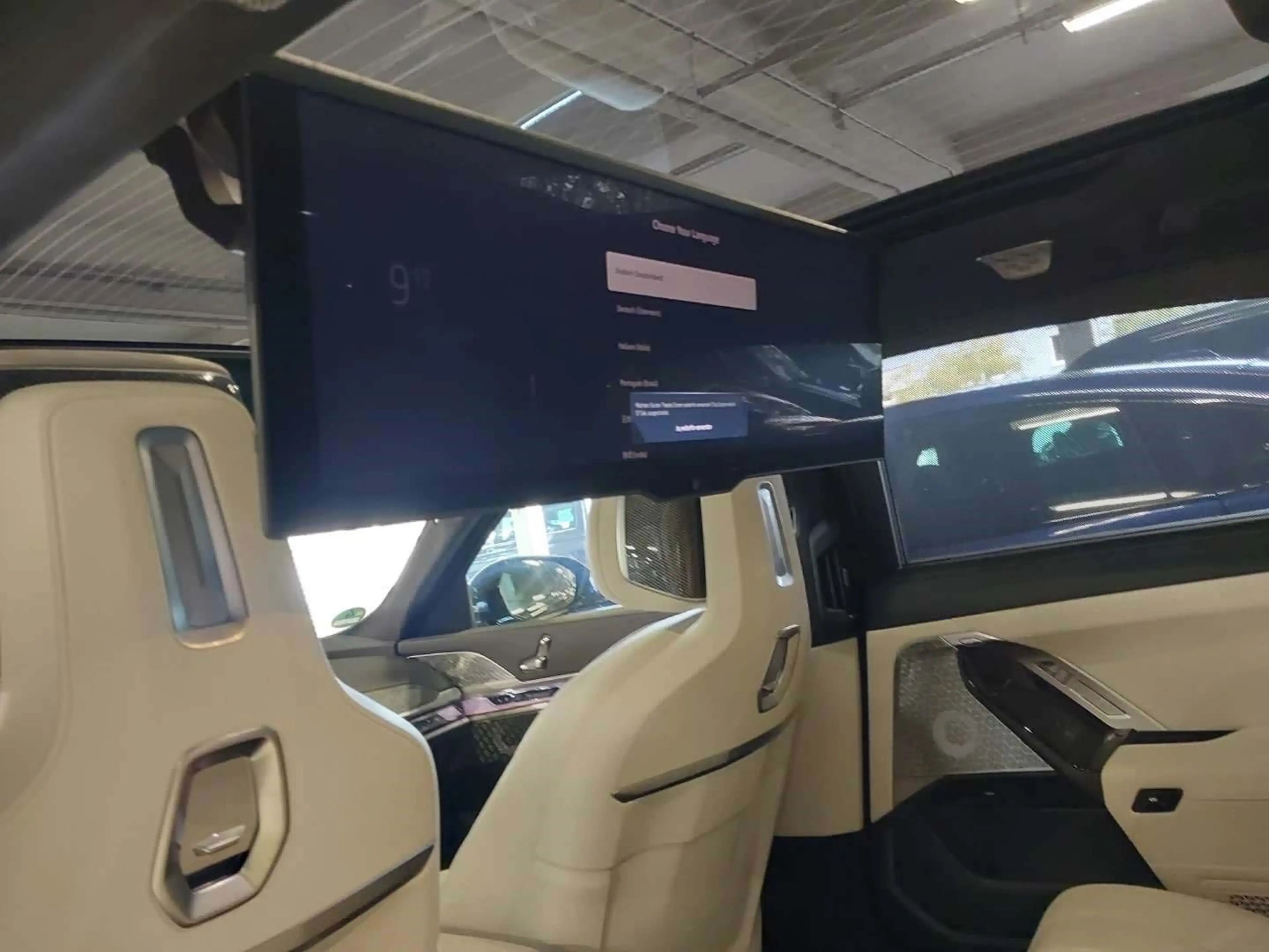 BMW 750 e xDrive M Sport //ExecutiveLoungeSeating B&W — photo 12