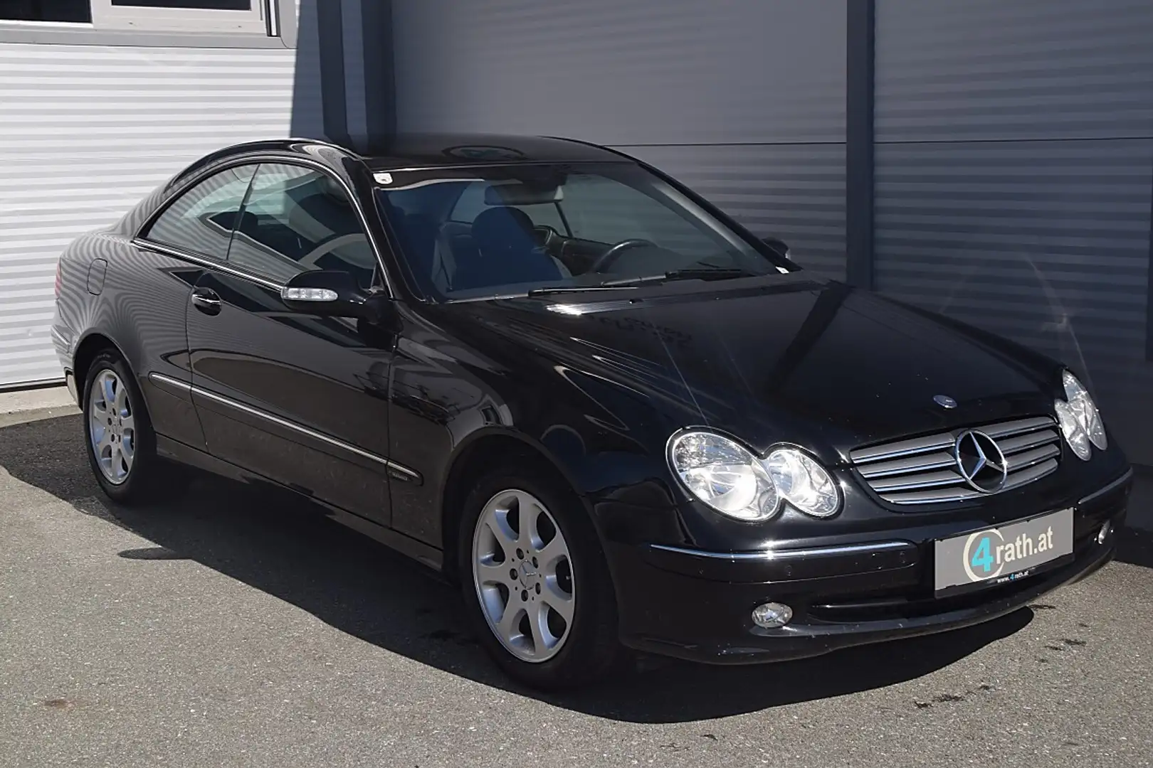 Mercedes-Benz CLK 270 NAVI/KLIMA/SITZHZG Schwarz - 2