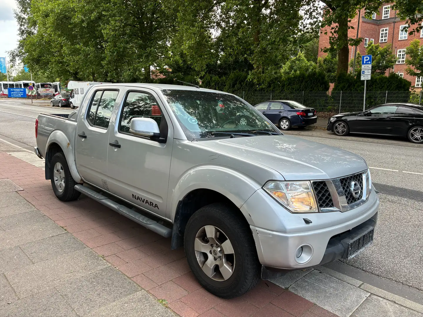 Nissan Navara Nissan Navara 4 Doors Automatik Argent - 2