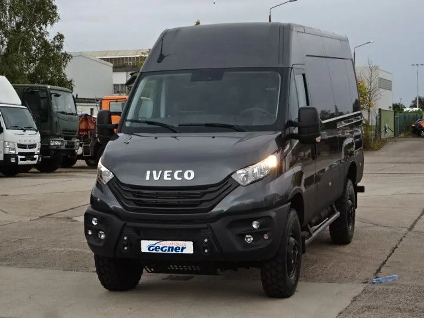 Iveco Daily Kasten 55S18HA8 V WX Navi 4x4 Grau - 2