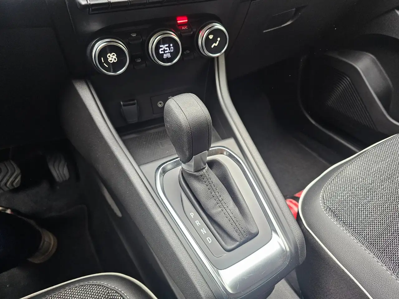Renault Captur 1.33 TCe MHEV Techno EDC GPF, миниатюра 14